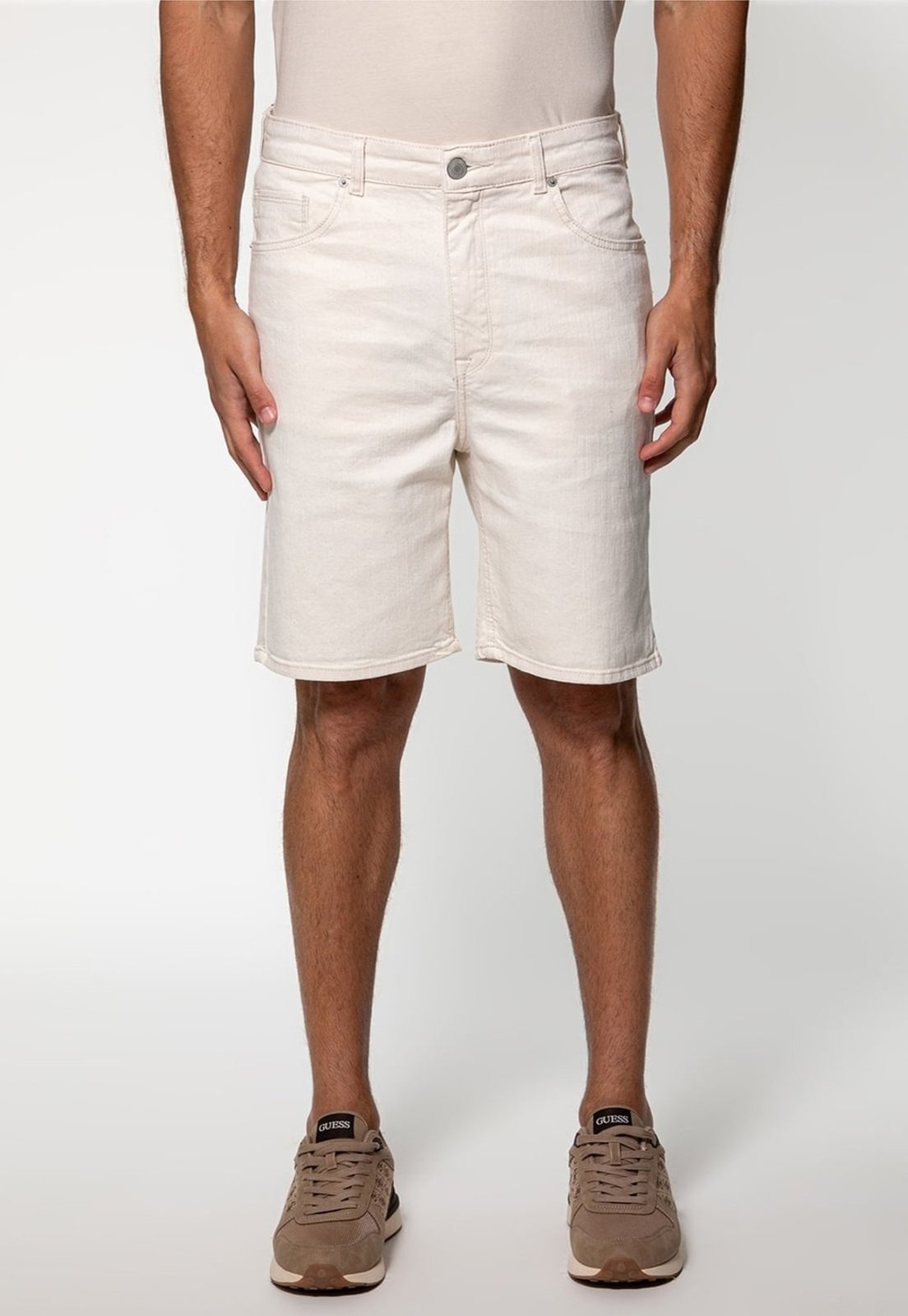Bermuda Guess em Sarja Bege