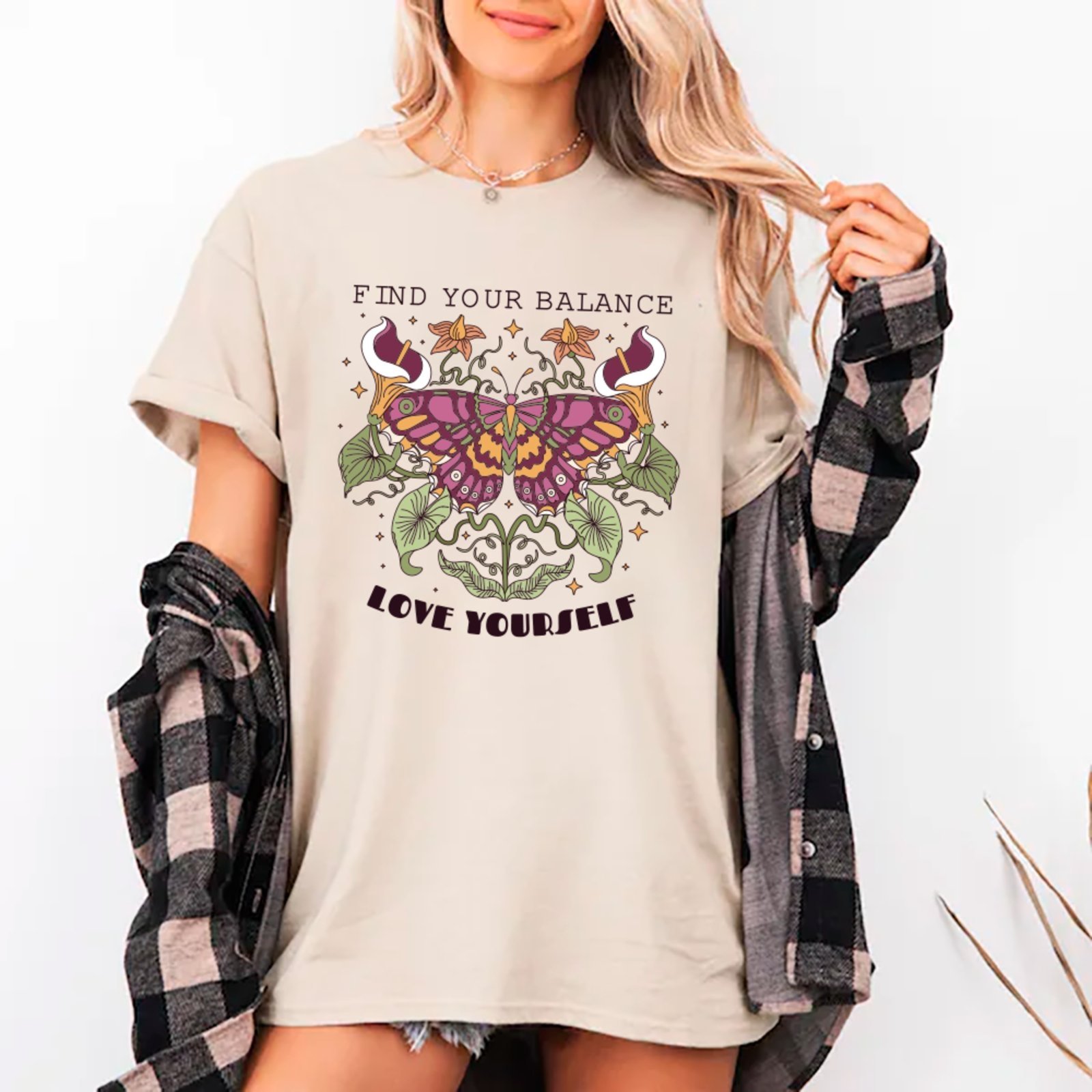 Camiseta Ousy Borboleta Love Yourself Oversized Feminina Off White