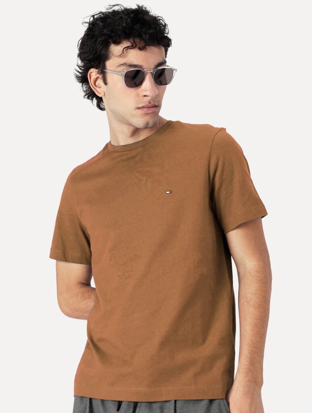 Camiseta Tommy Hilfiger Masculina Essential Cotton Marrom