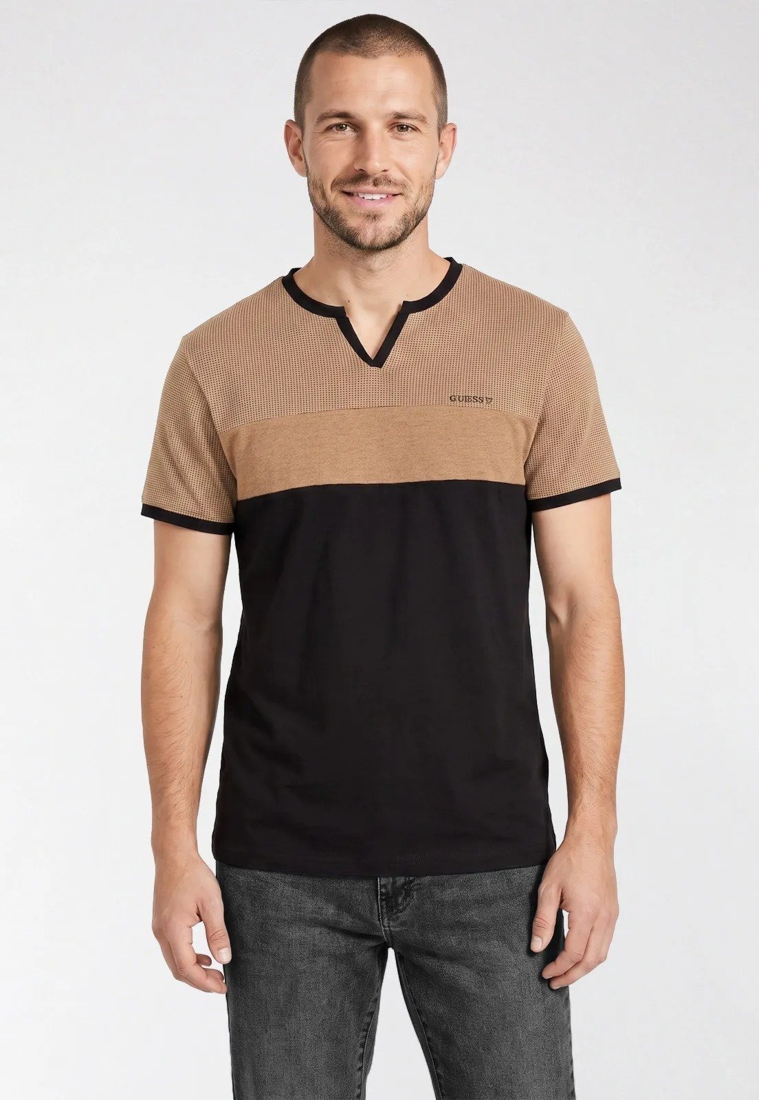 T-shirt Guess Tricolor Sem botão Marrom