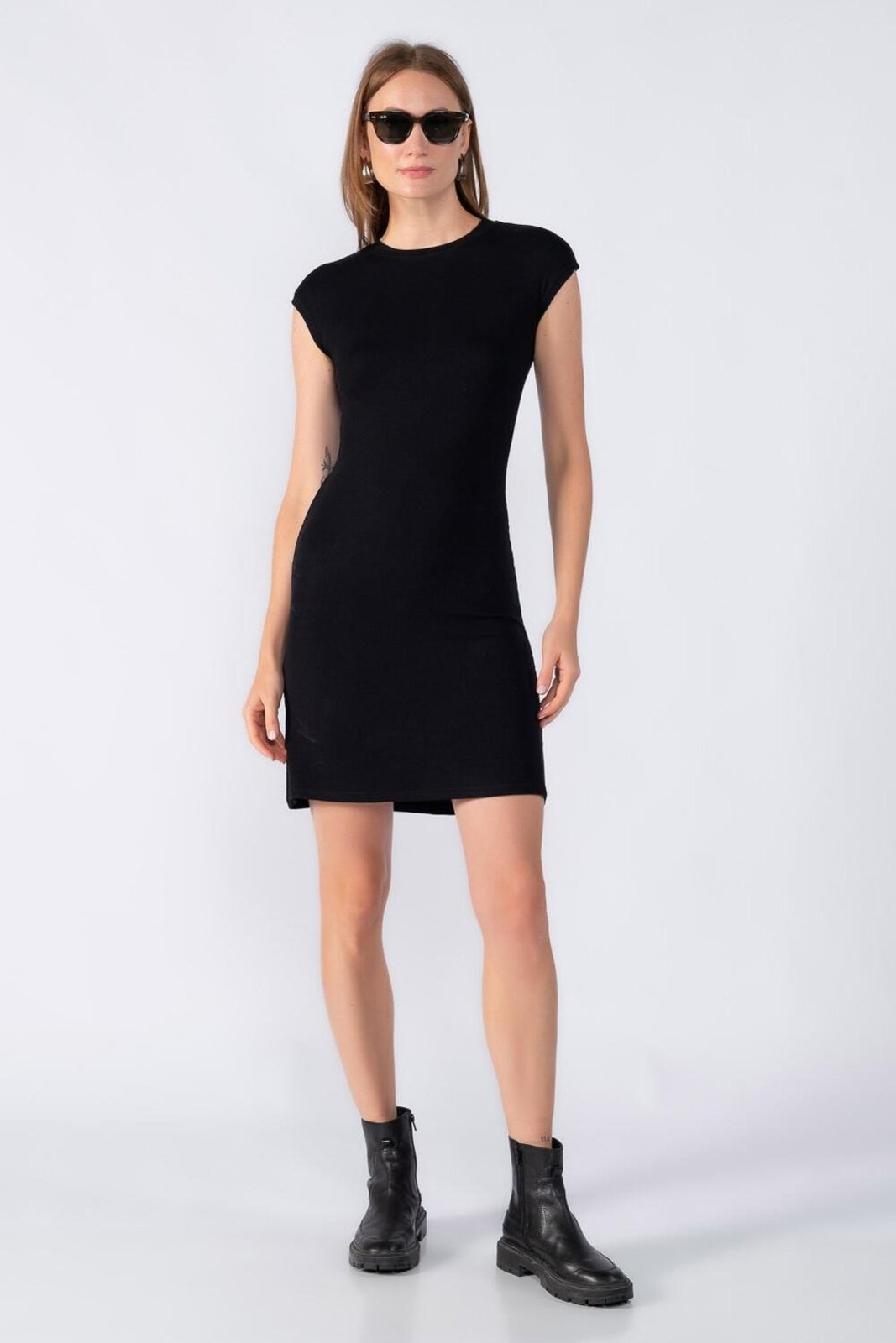 Vestido curto canelado manga japonesa Preto
