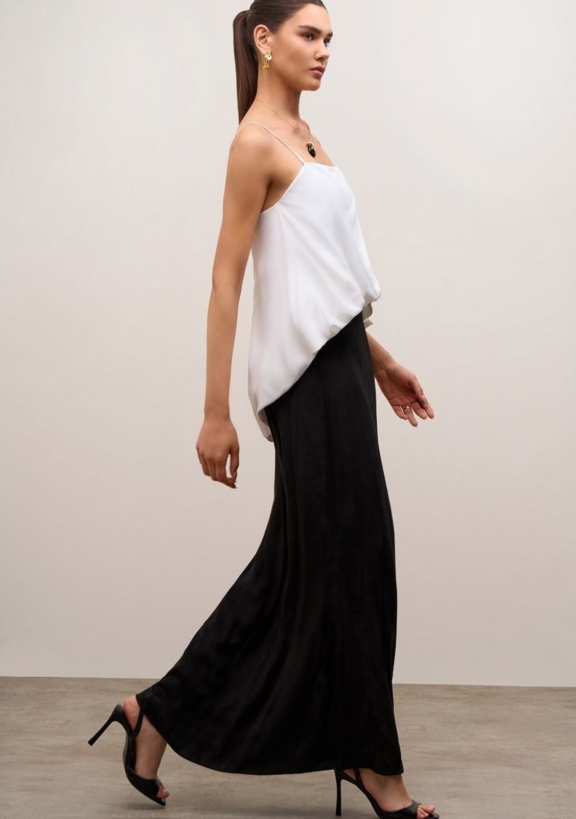 Vestido Iódice Ajustado Decote Reto Com Alça Longo - Preto