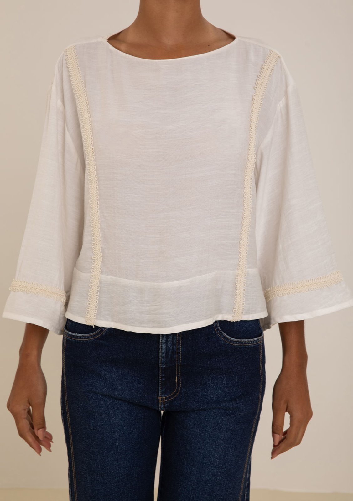 Vista 3 Blusa Maria Valentina Solta Decote Careca Manga Longa Cropped Off-white off-white white Maria Valentina off-white white