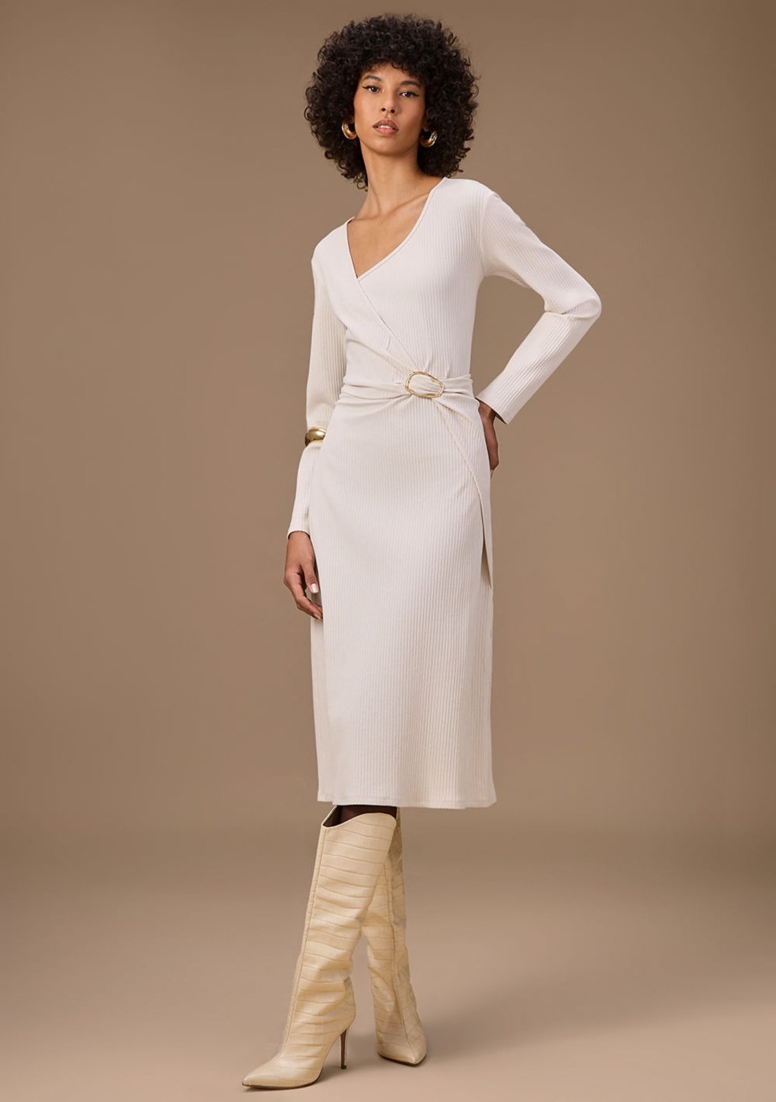Vestido Maria Valentina Ajustado Gola Alta Manga Longa Midi Off-white