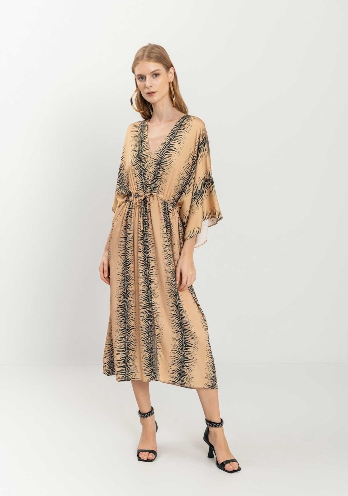 Vista 2 Vestido Midi Estampado Com Mangas Curtas E Fenda Lez a Lez verde