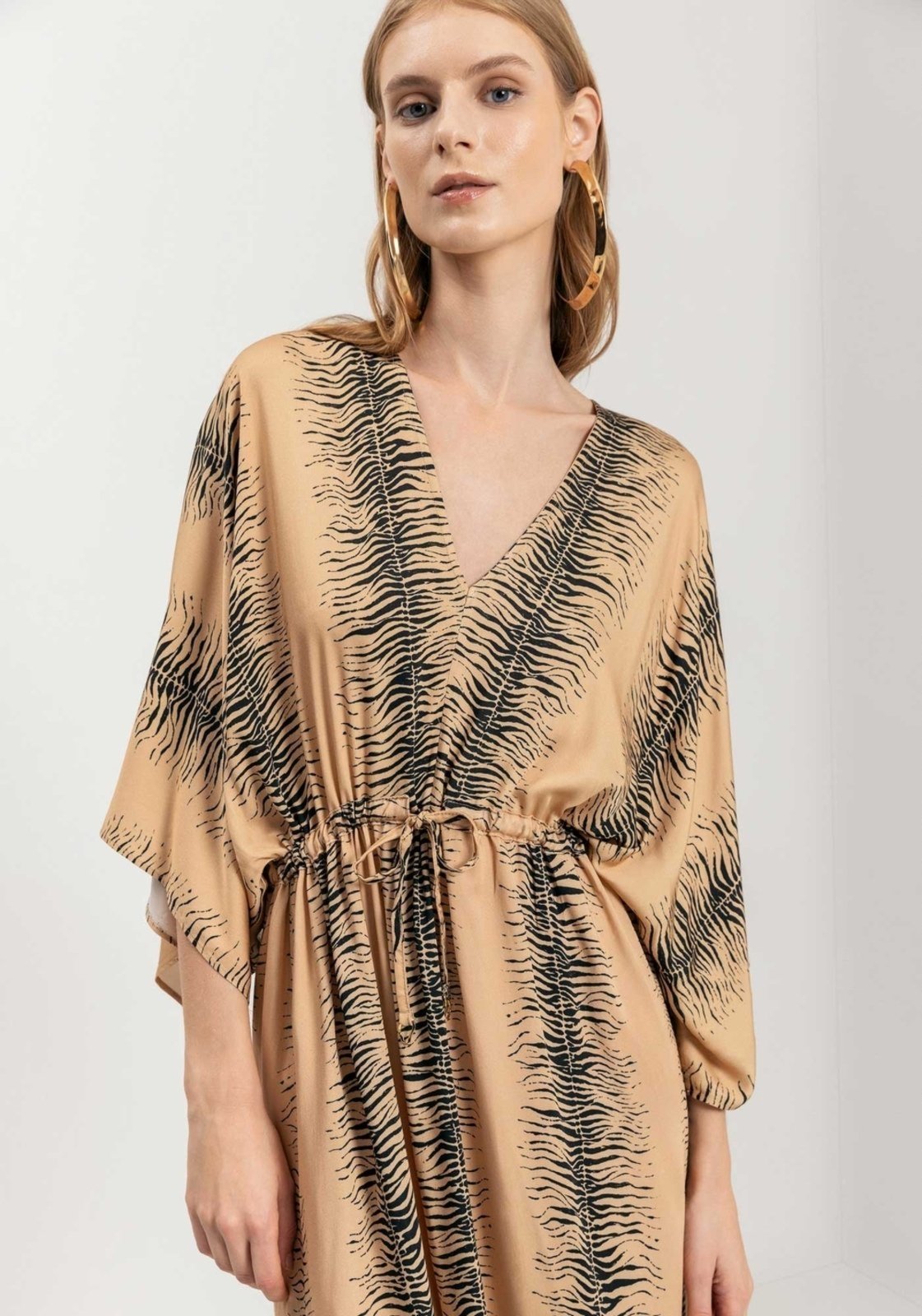 Vista 3 Vestido Midi Estampado Com Mangas Curtas E Fenda Lez a Lez verde