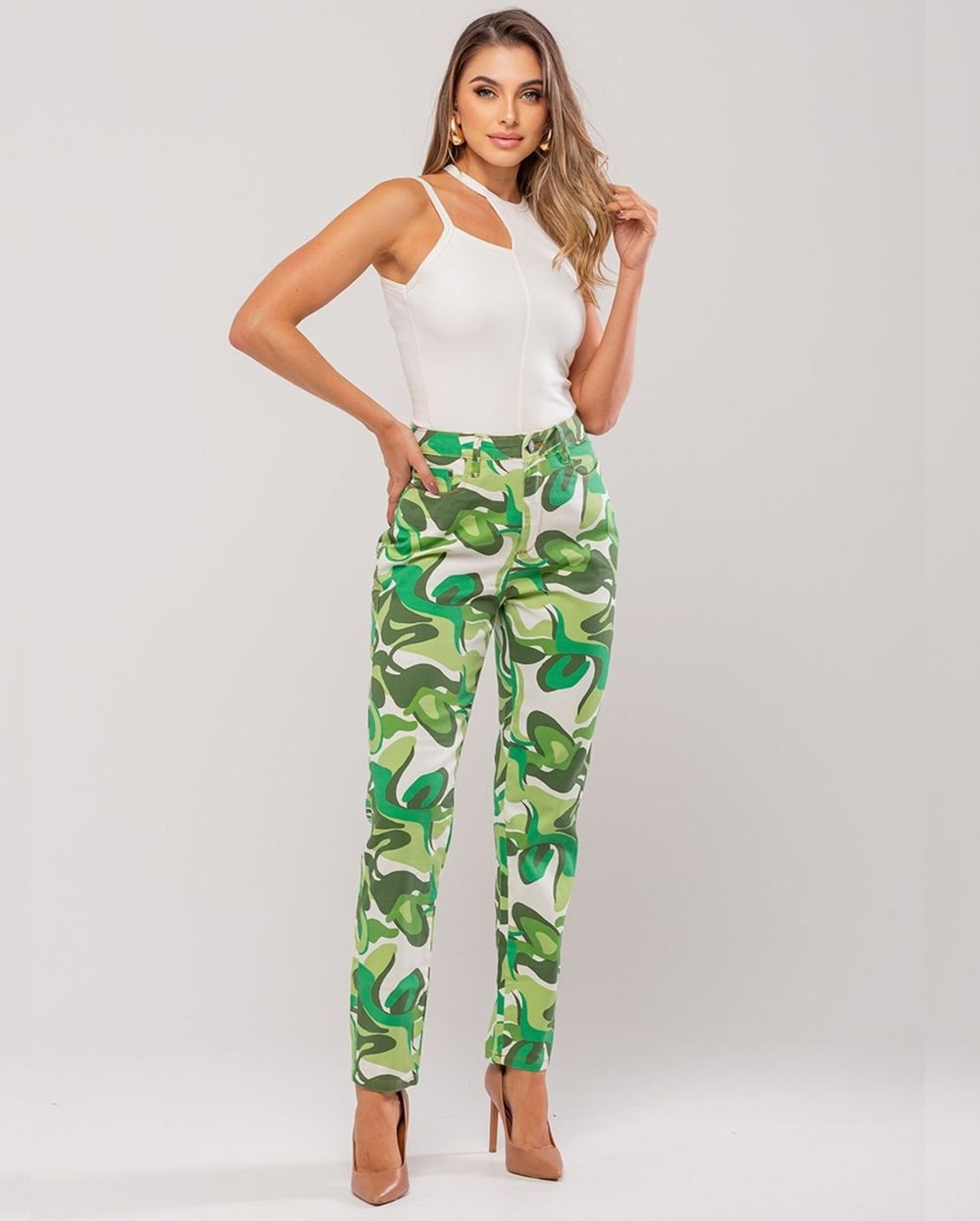 Calça Feminina Mom com Elastano 22423 Estampado Verde Consciência