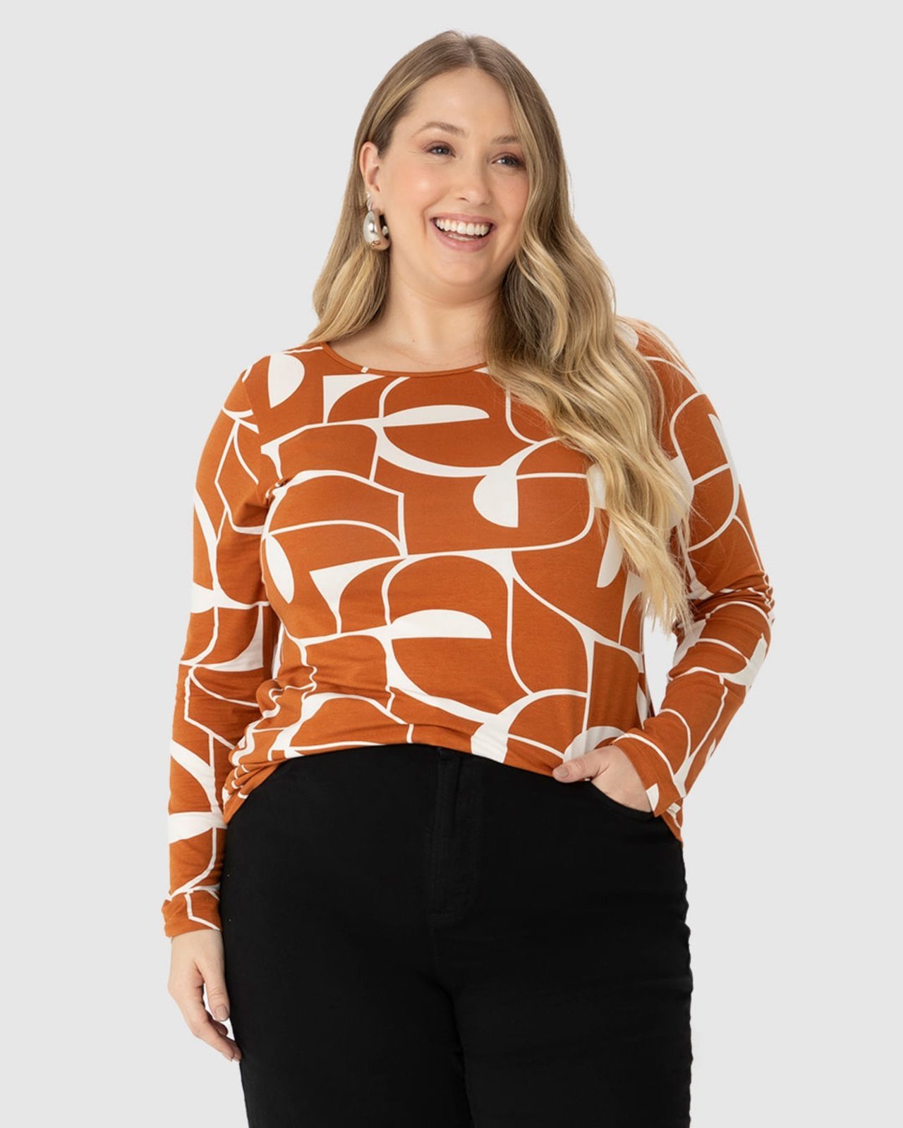 Vista 2 Blusa Feminina Plus Size Geométrico Manga Longa Em Viscose Stretch MALWEE PLUS marrom MALWEE PLUS marrom