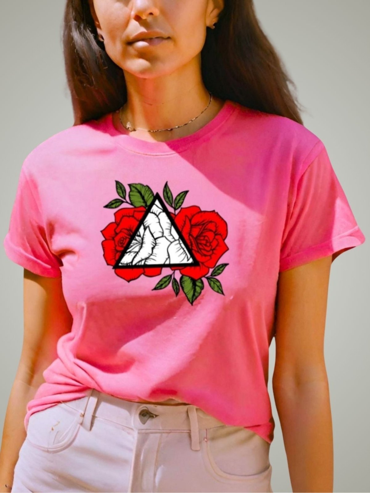 Camiseta Feminina T-shirt GuGi Rosas Vermelhas Camisa Rosa