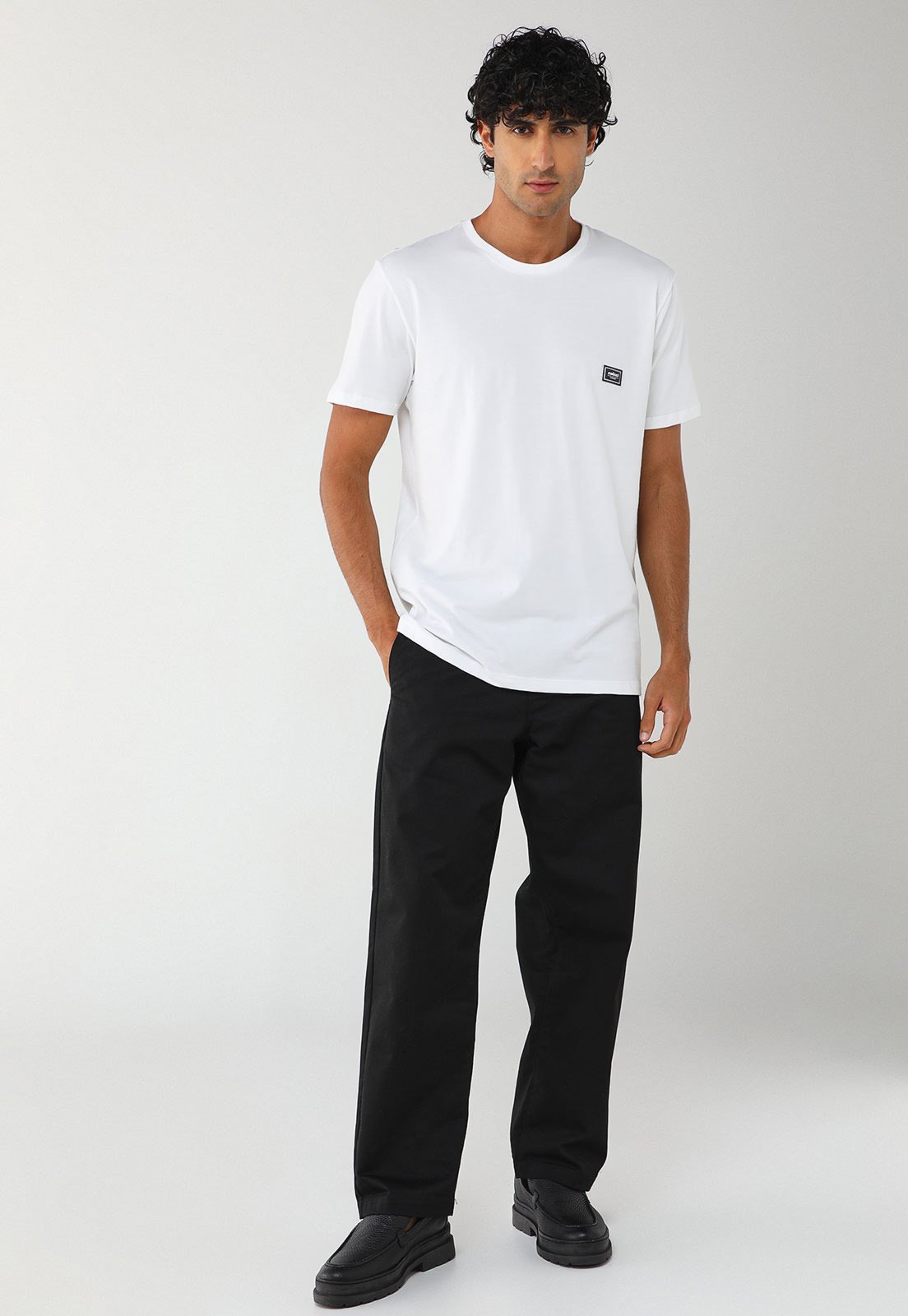 Vista 3 Camiseta Masculina Colcci Logo Patch Branca branco Colcci branco