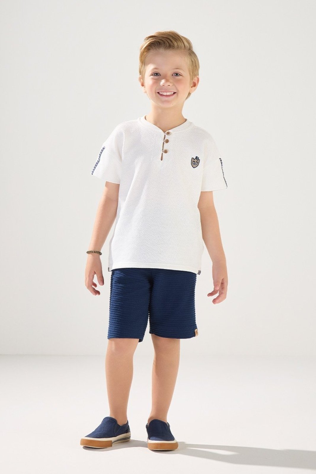Infantil - Conjunto Bata Malha Tricot e Bermuda Off
