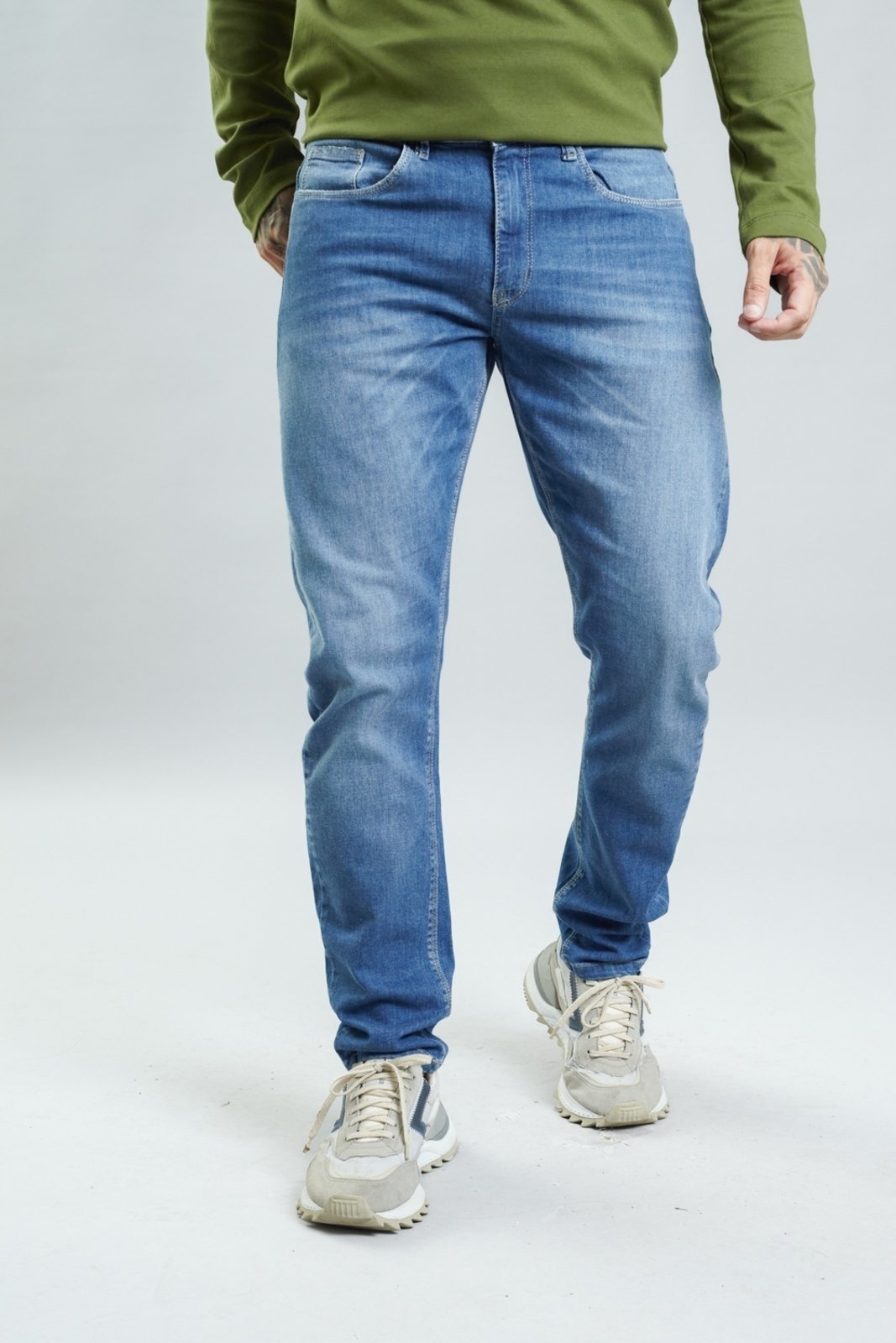 Calça Jeans Masculina Arqueada Slim em Lavagem Média Dialogo Jeans