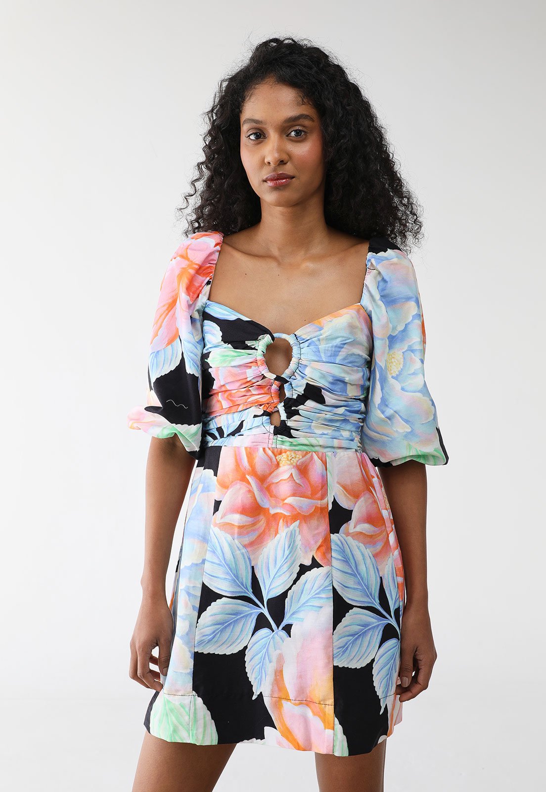 Vestido FARM Curto Floral Sofia Preto