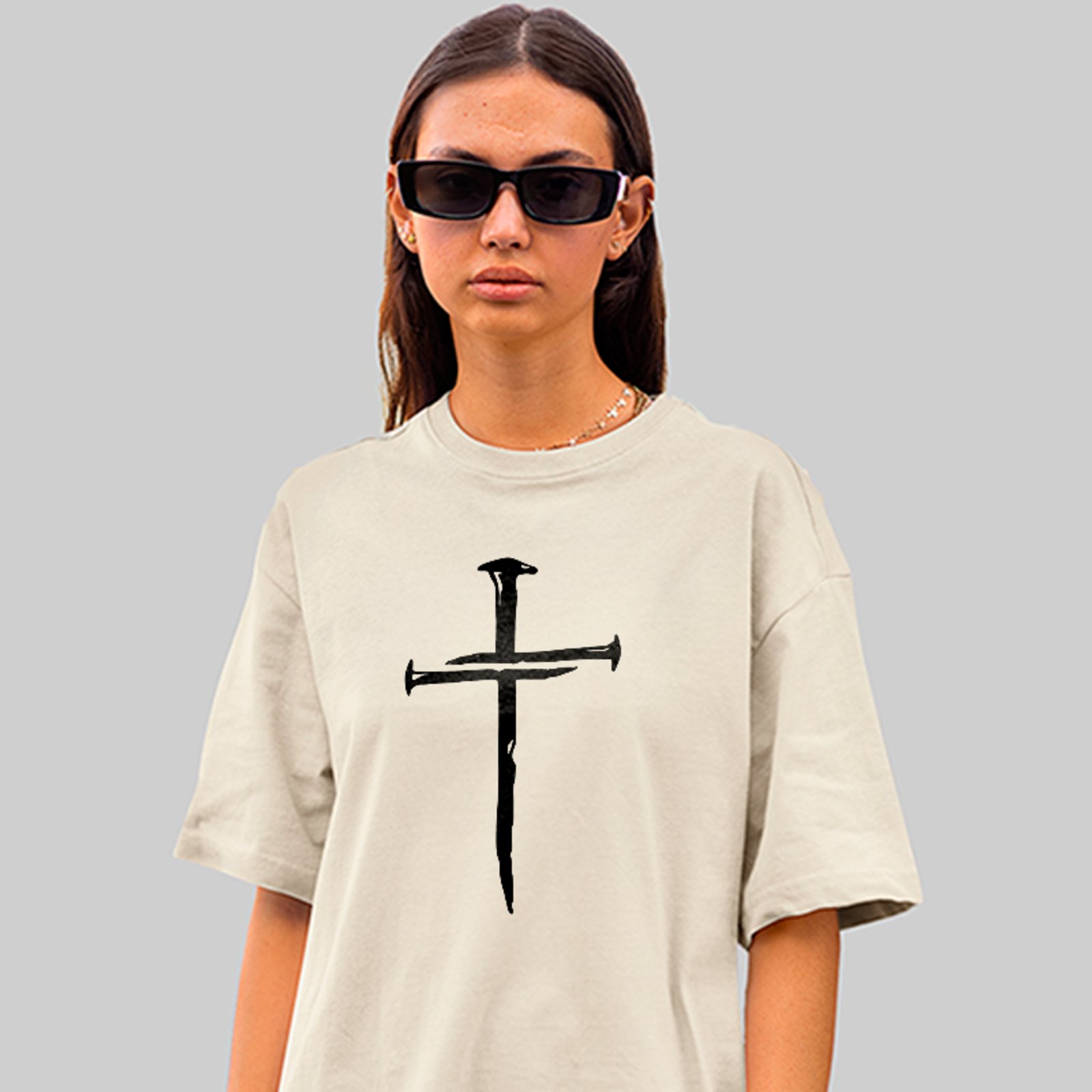 Camiseta Oversized Cruz Minimalista Fé Cristã Unissex Off White