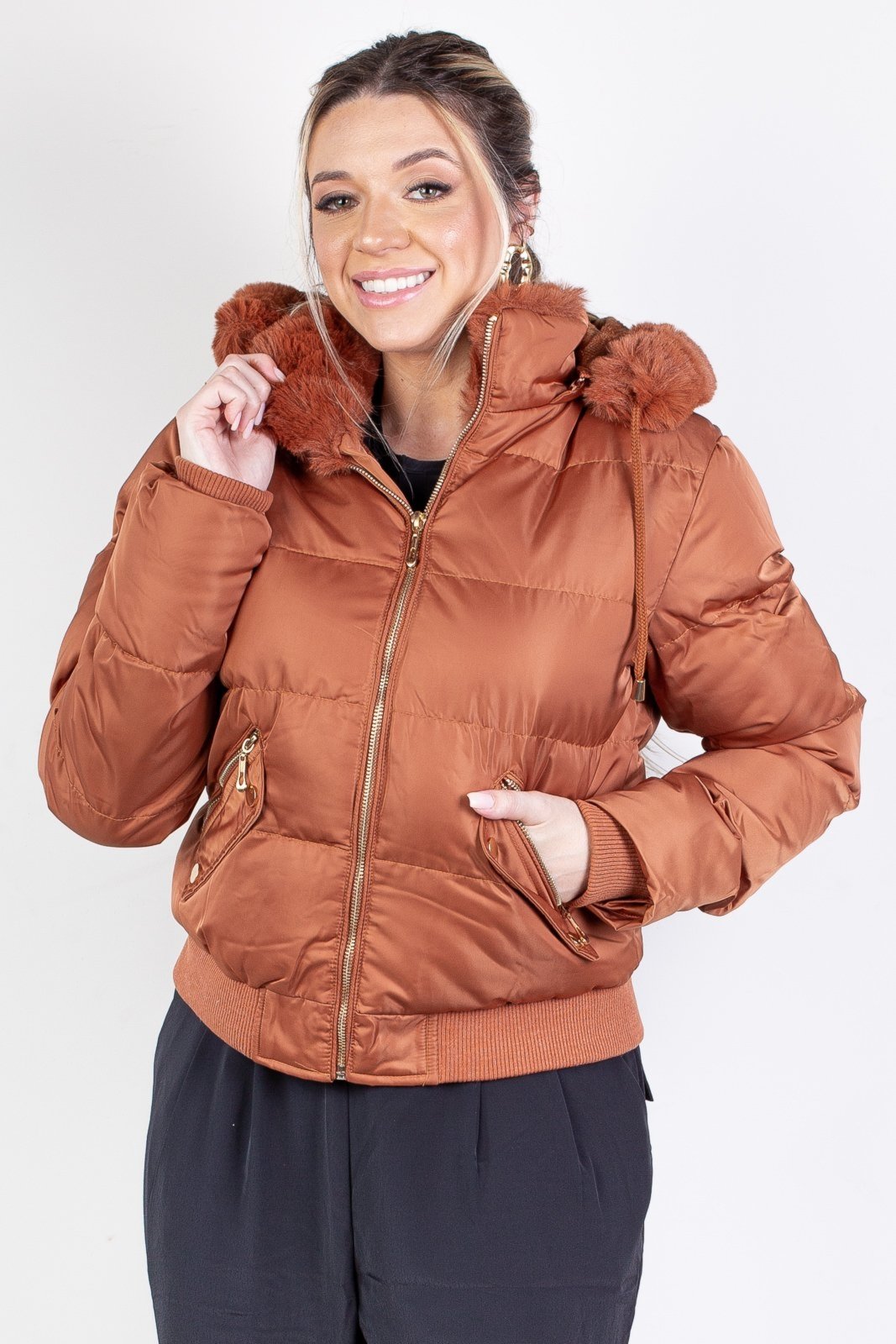 Jaqueta Enluaze Feminina De Nylon Curta Com Capuz Removível 84115 – Caramelo