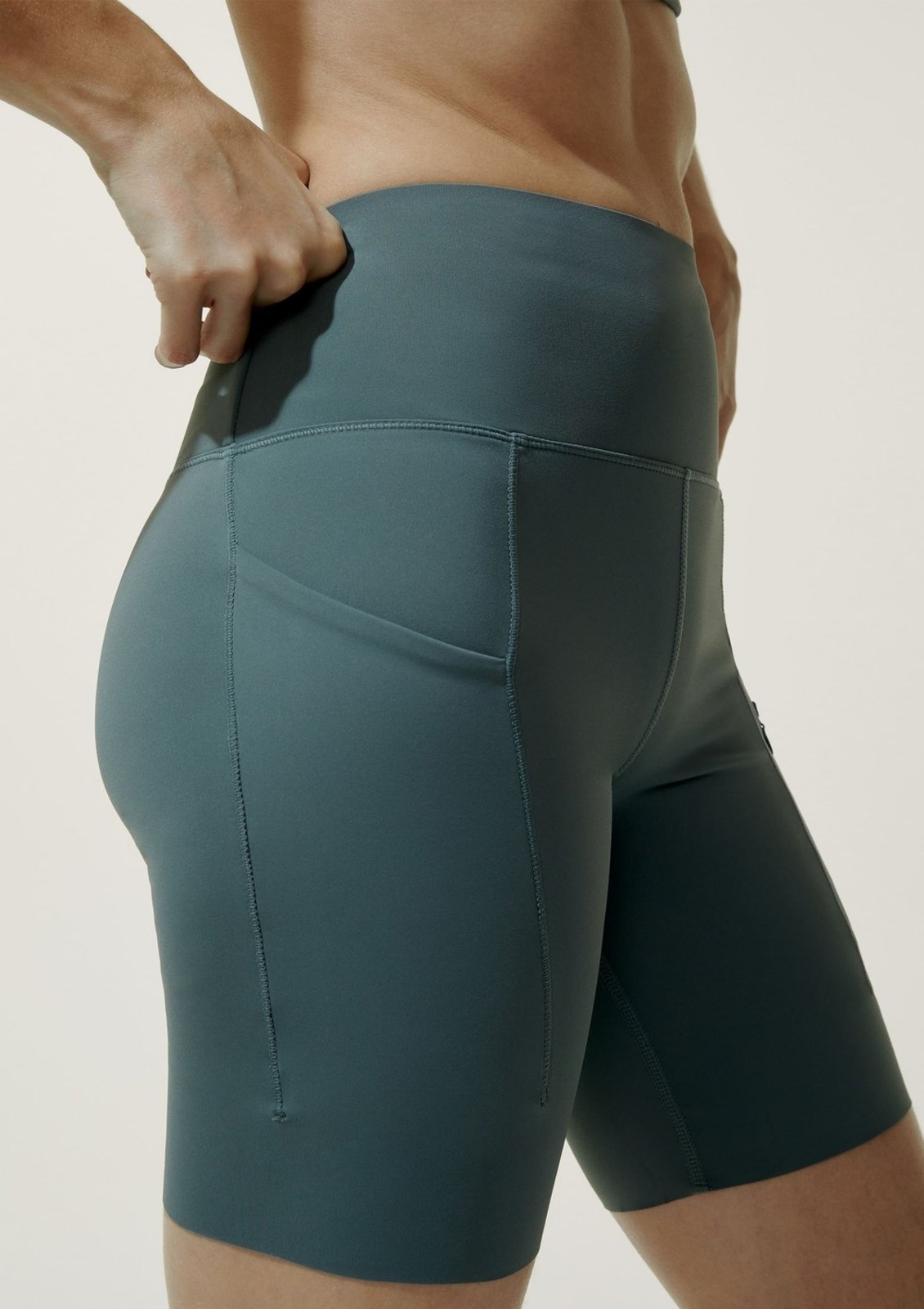 Vista 3 Bermuda Ciclista Feminina 6 Bolsos Com Corte A Laser Hering HERING SPORTS verde HERING SPORTS verde