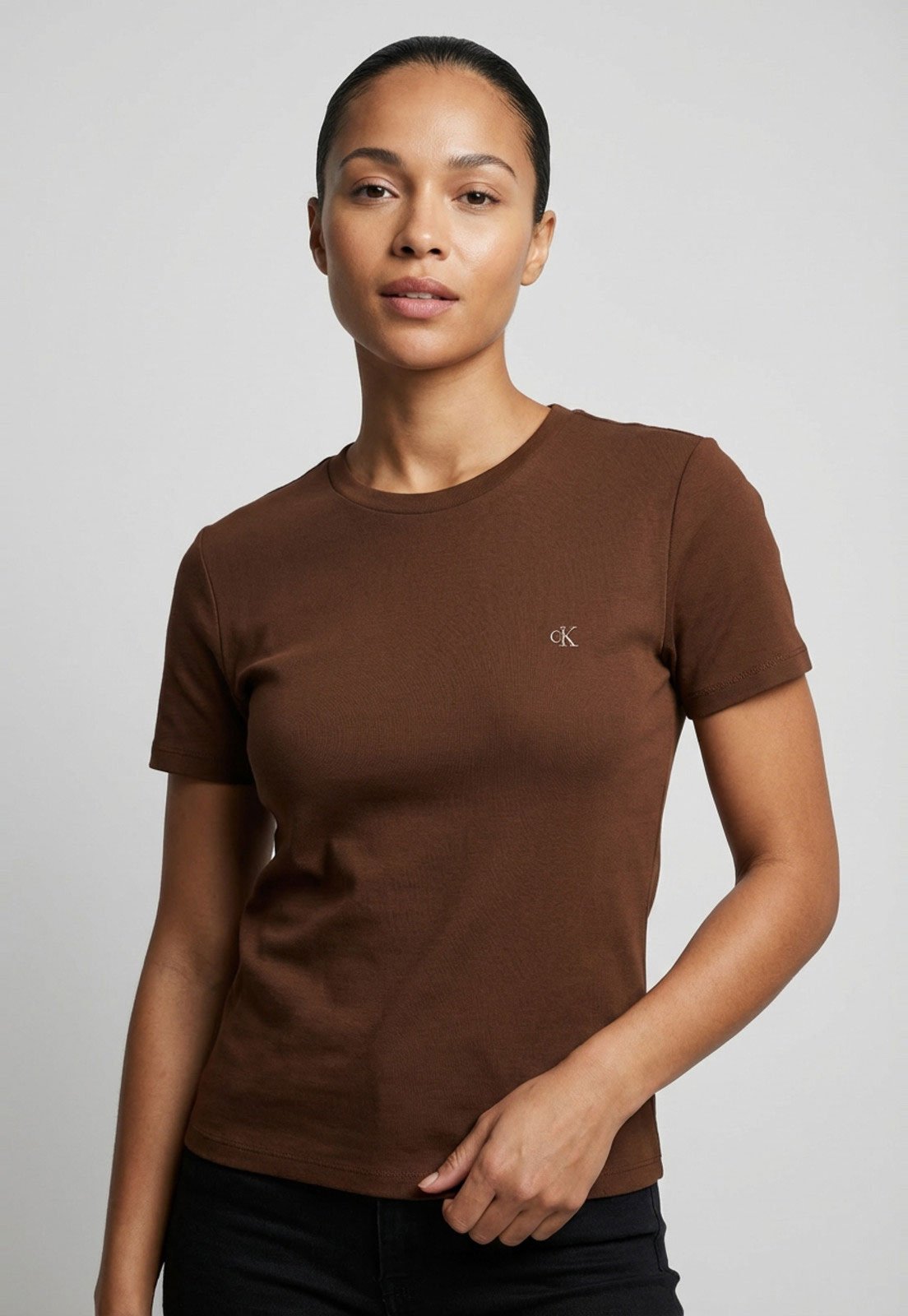 Vista 2 Camiseta Feminina Calvin Klein Jeans Logo Bordado verde Calvin Klein Jeans verde