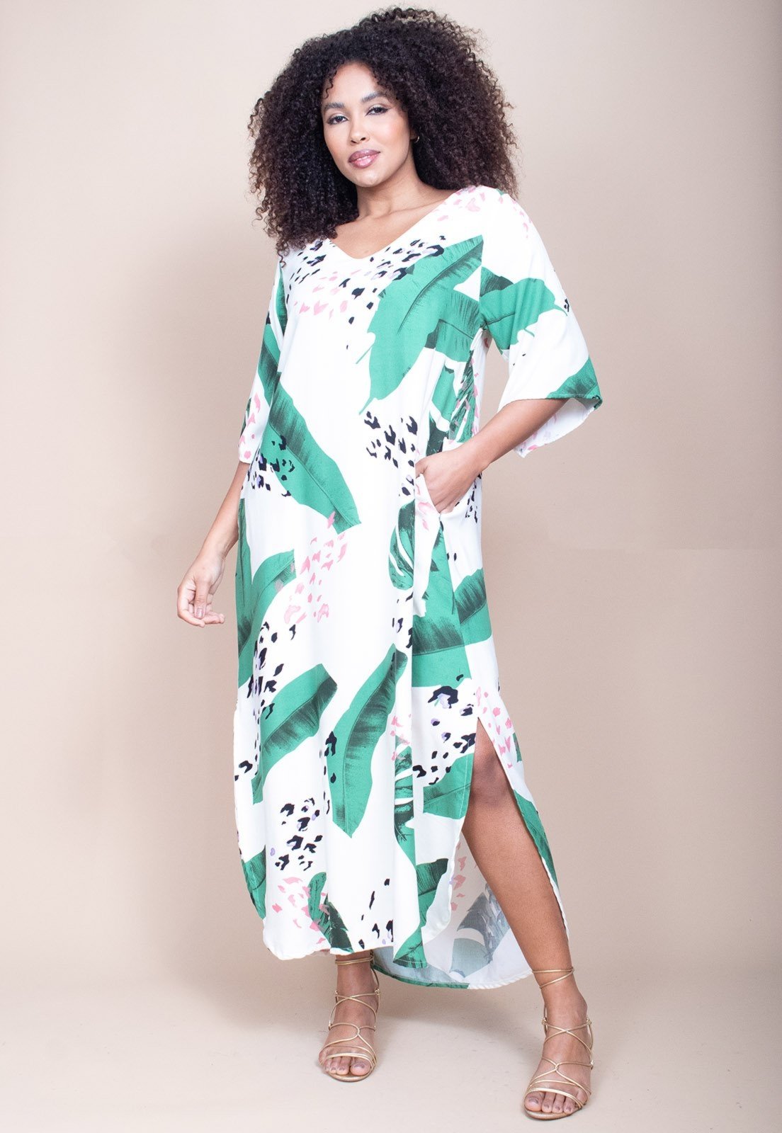 Vista 2 Vestido Cabanafree Midi Abapã Plano com Bolso Estampa Folhagem Poética estampado/off-white/preto Cabanafree estampado/off-white/preto