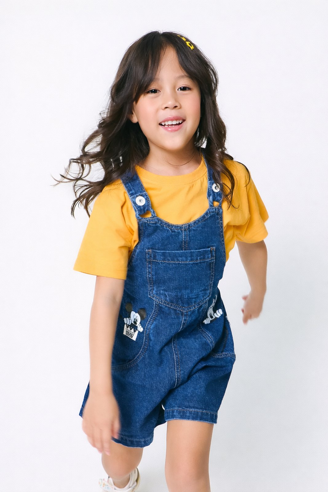 Infantil - Jardineira Jeans Mickey e Minnie Disney Detalhe Azul