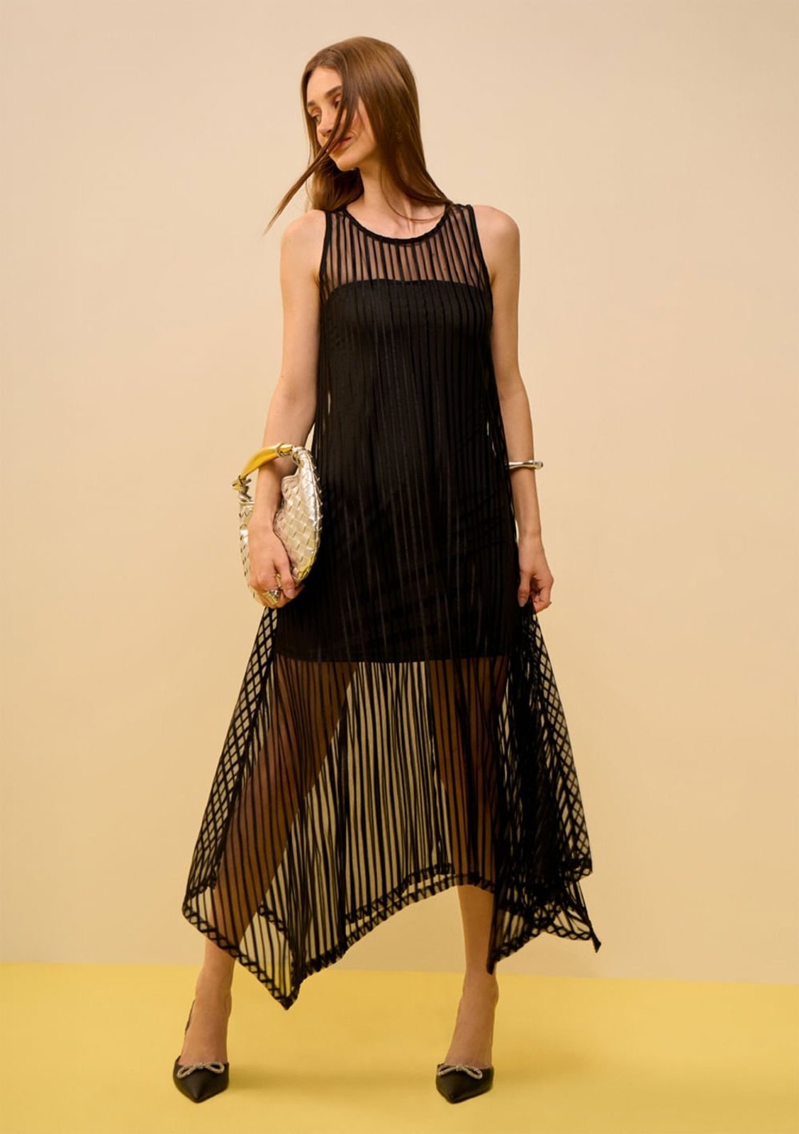 Vestido Zinco Solto Decote Careca Sem Manga Midi Preto