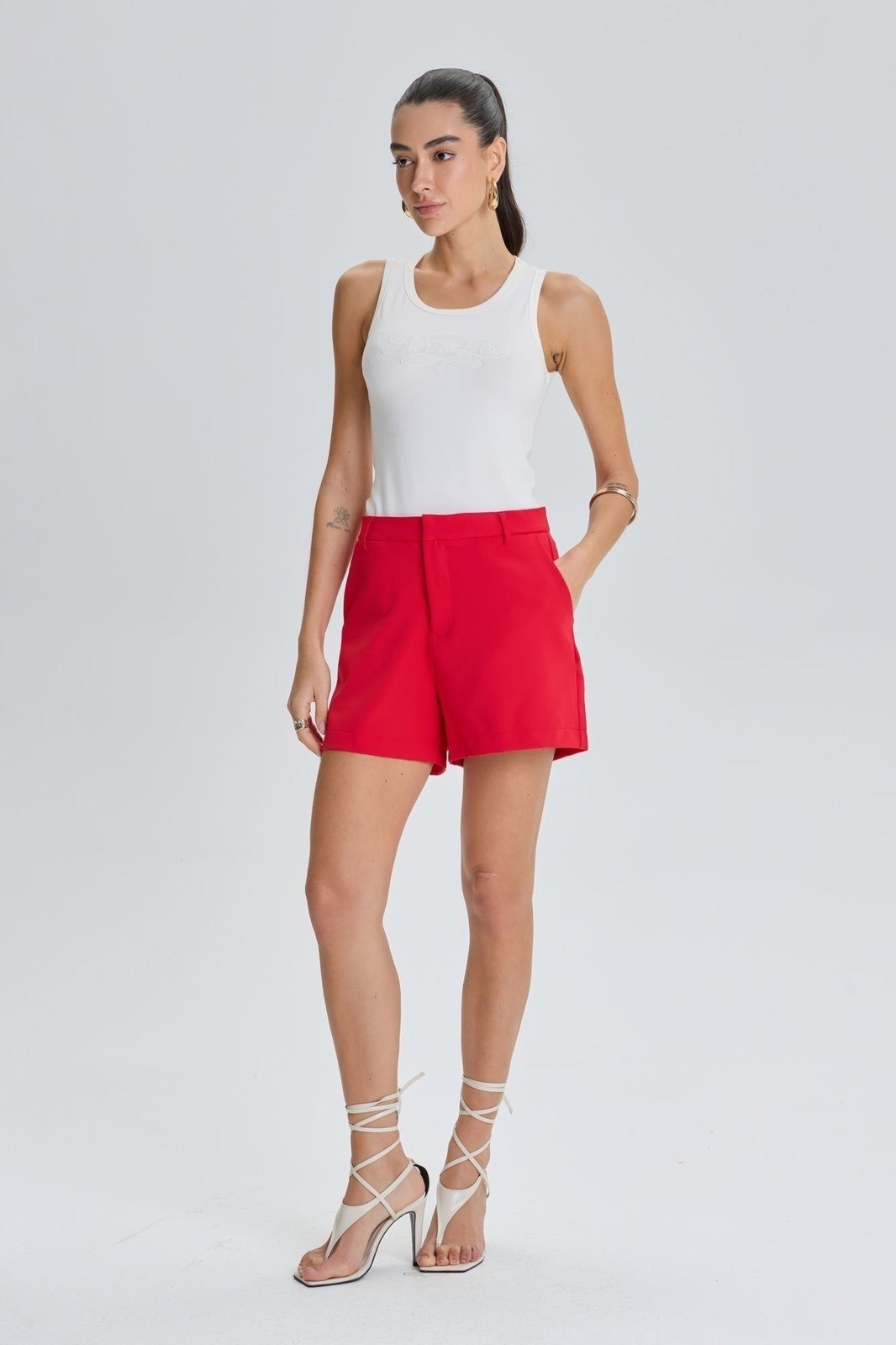 Shorts Feminino Alfaiataria Reto Flor de Lis