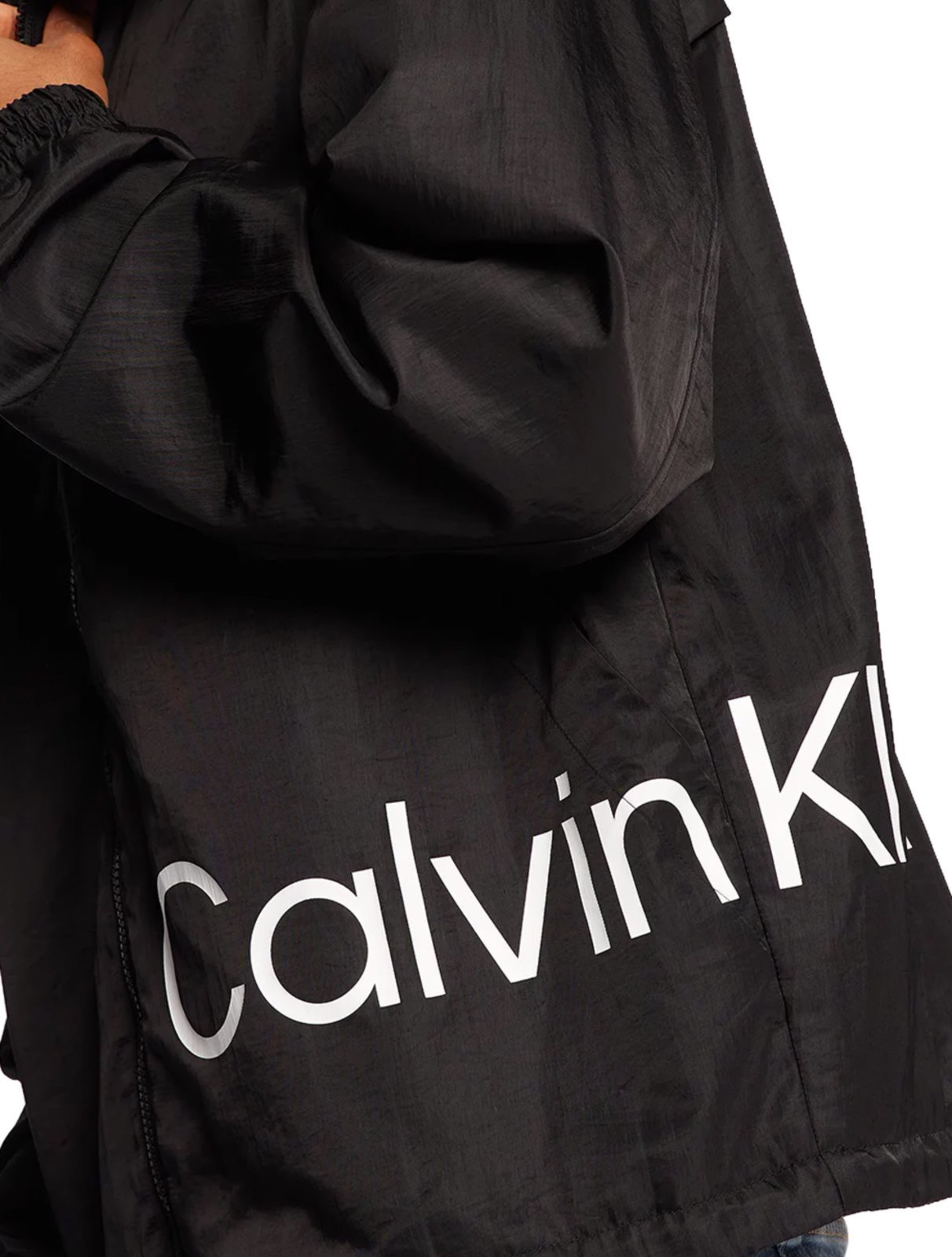 Vista 3 Jaqueta Calvin Klein Jeans Masculina Hoodie Colorblock Lateral Logo Preta preto Calvin Klein preto