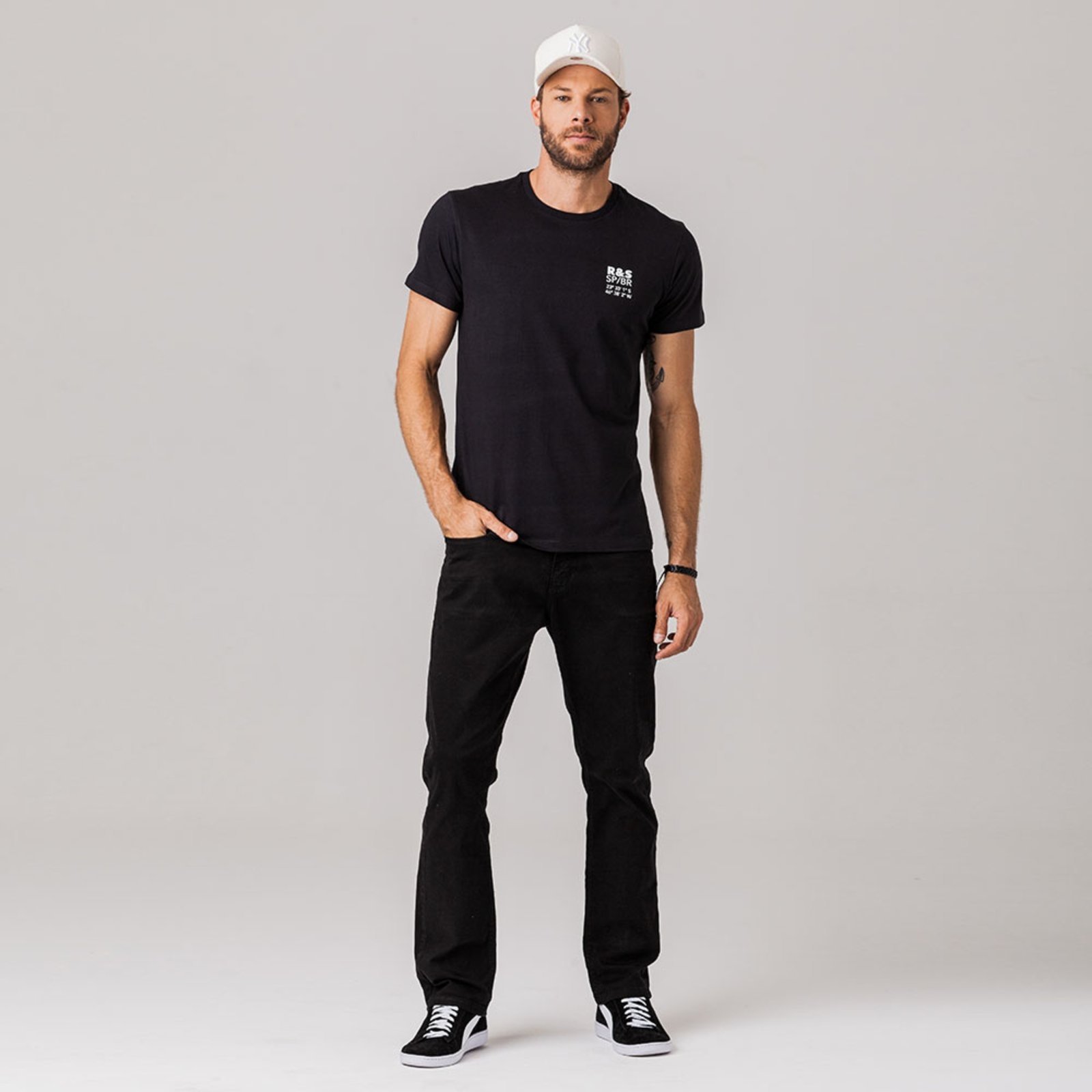 Camiseta Masculina Estampa Rock e Soda Street Preto