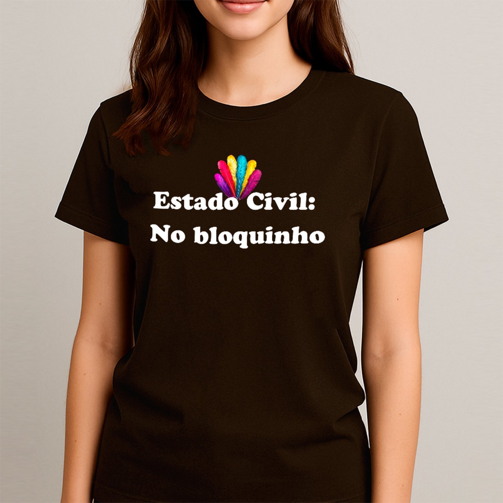Vista 3 Camiseta Ousy Básica Estado Civil No Bloquinho Humor Carnaval Unissex branco ousy branco