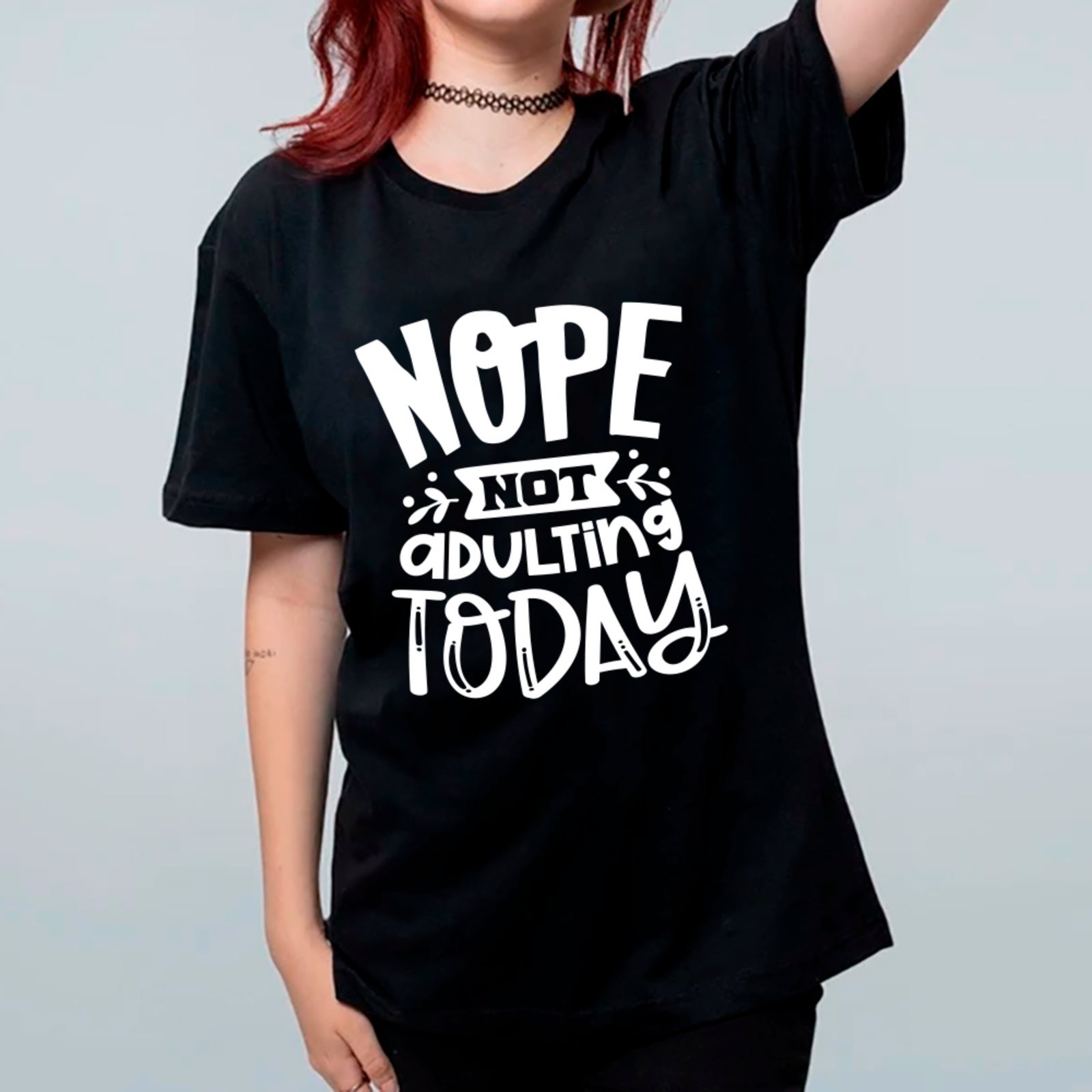 Vista 2 Camiseta Ousy Básica Nope Not Adulting Today Humor Meme Unissex branco ousy branco