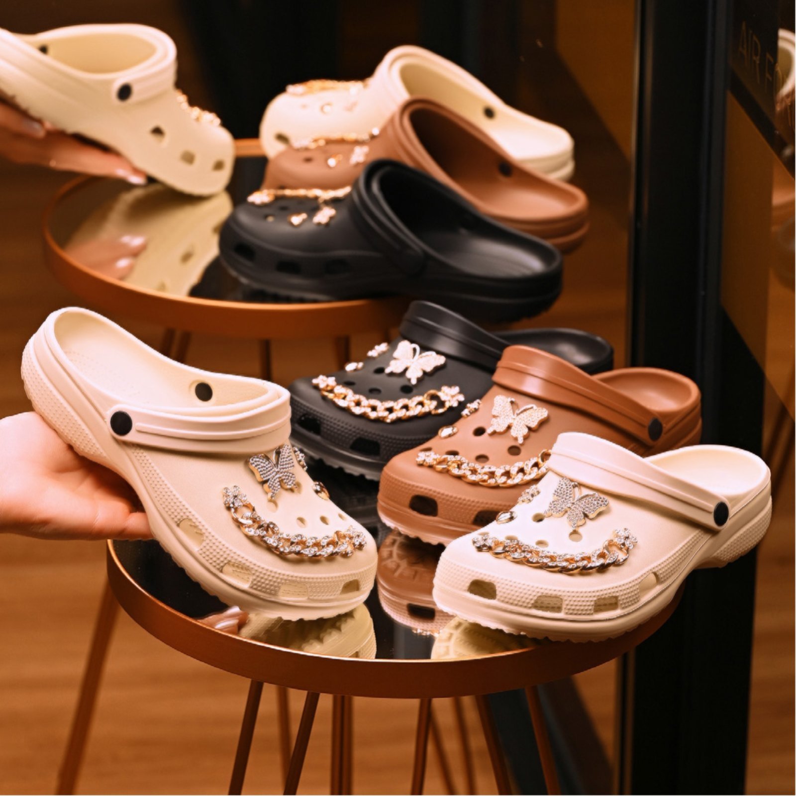 Vista 3 Infantil - Sandália Feminina NYC Shoes Estilo Clog com Aplicações NYC NEW YORK CITY SHOES bege/loiro NYC NEW YORK CITY SHOES bege/loiro