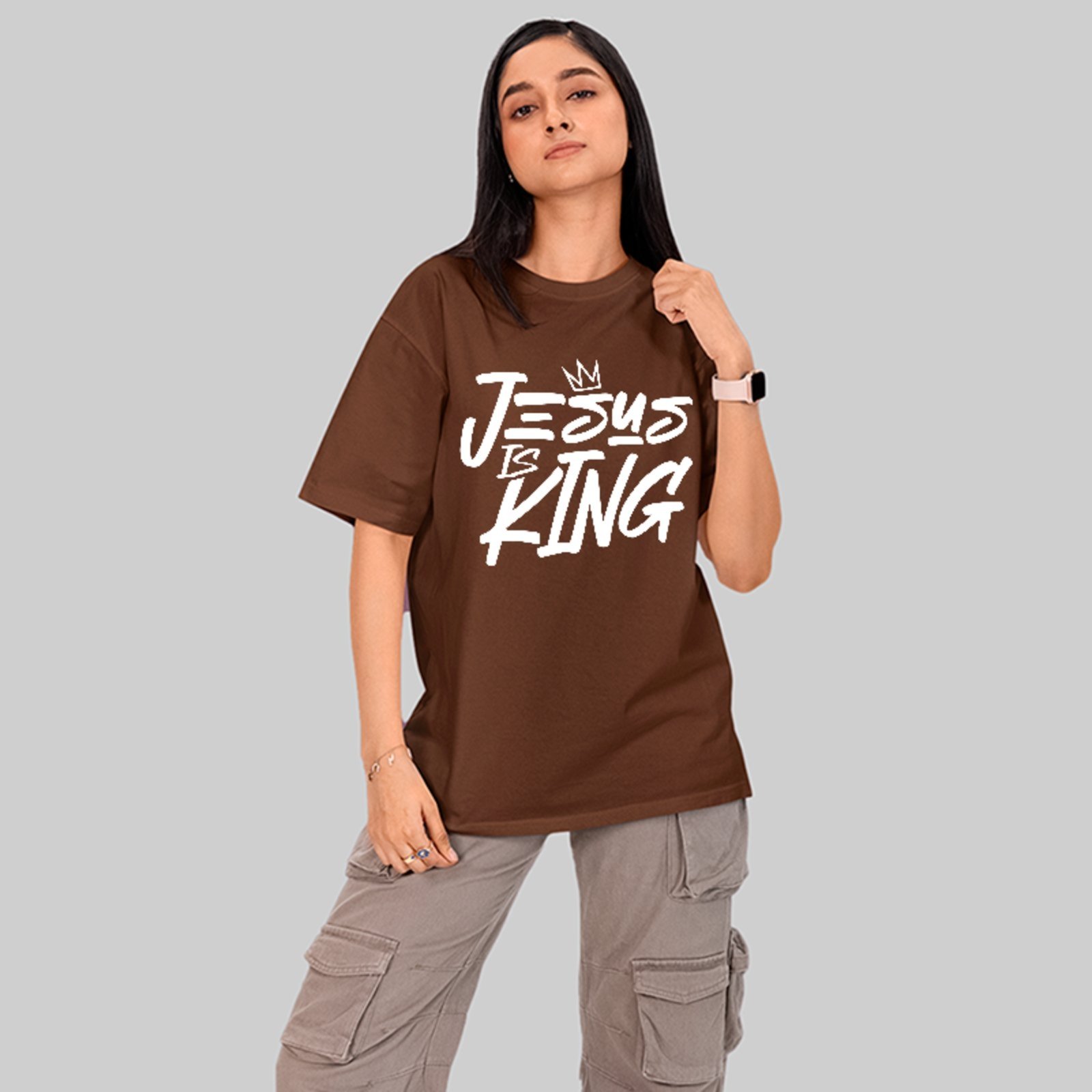 Camiseta Oversized Jesus Is King Streetwear Cristão Trend Marrom