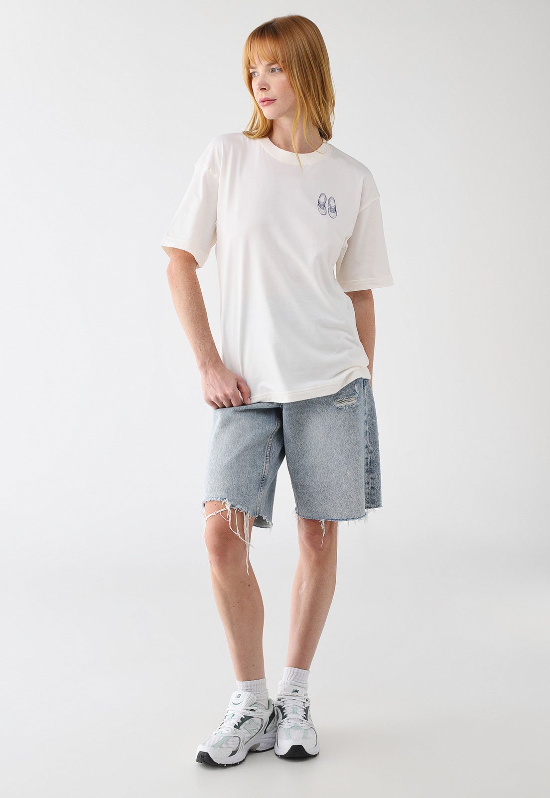 Vista 3 Camiseta Feminina New Balance NB Outfit Layout Branca branco New Balance branco