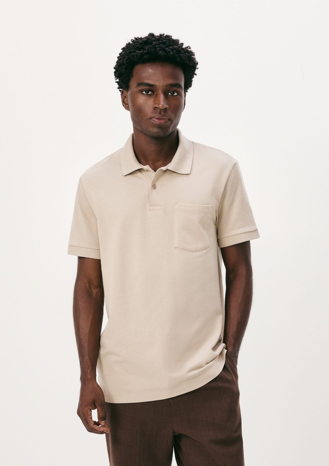 Vista 2 Camisa Polo Básica Masculina Em Piquet Com Bolso Hering bege Hering bege