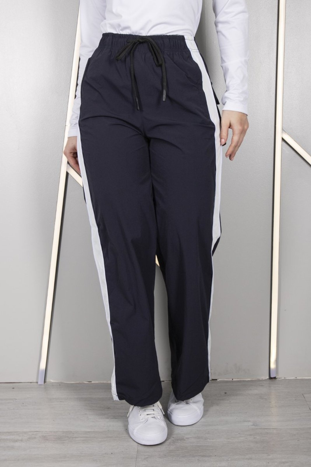 Calça Feminina Tactel Wide Leg Faixas Laterais e Cós Com Elástico Nylon Cintura Alta
