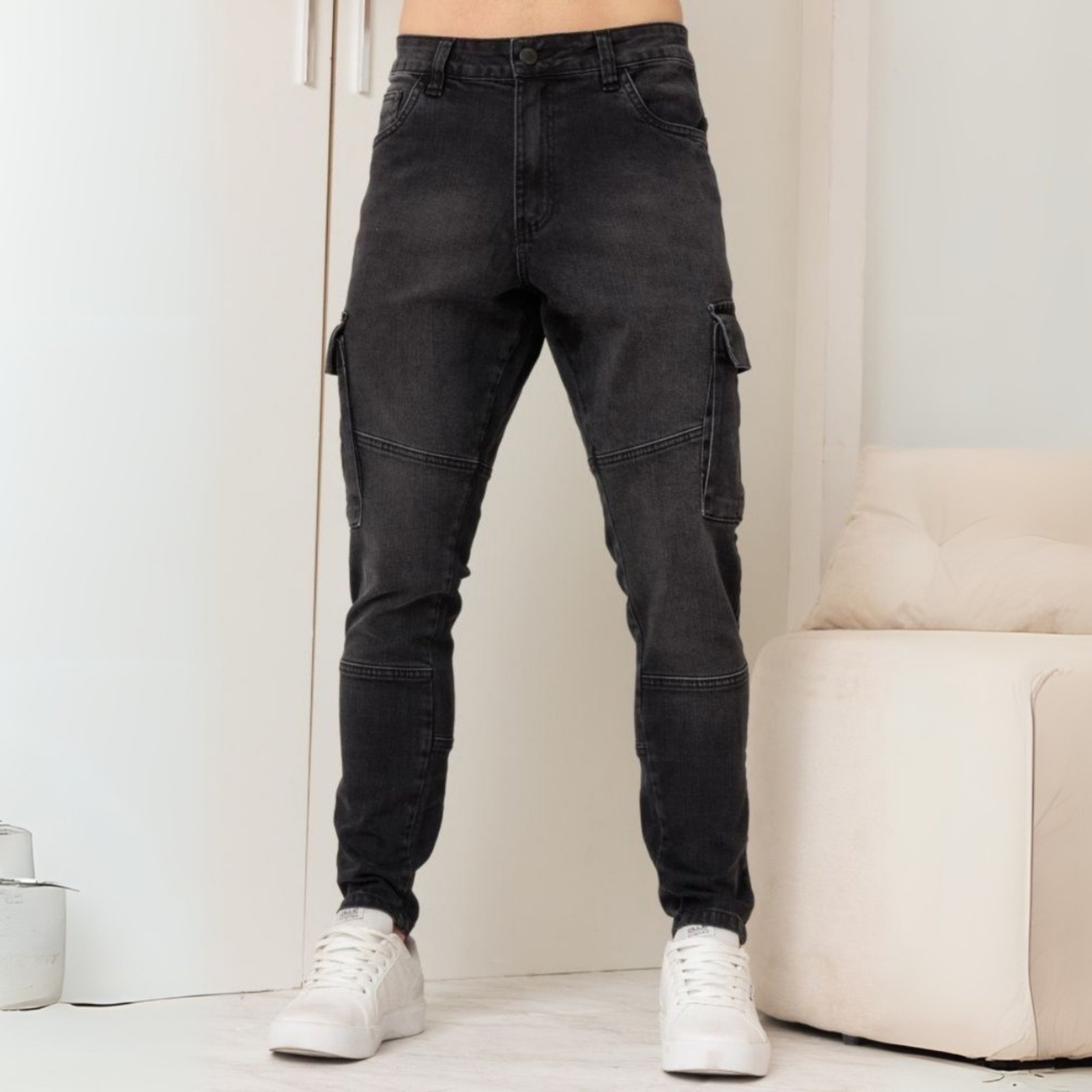 Calça Jeans Slim Com Recortes e Bolso Cargo Masculina Revanche Fesolano