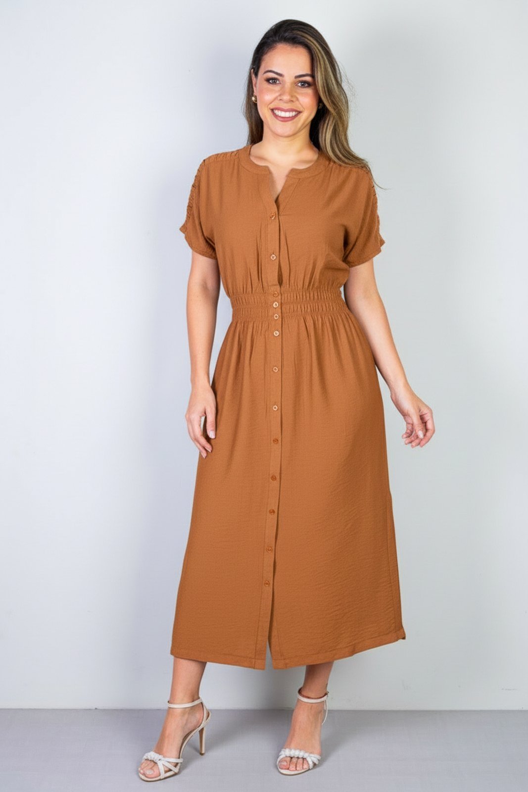 Vestido Enluaze Midi Manga Curta Botões E Elástico 51133 – Caramelo