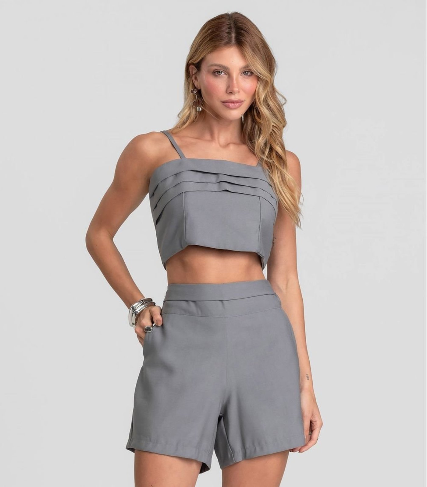 Vista 2 Shorts Feminino Cós Alto Em Alfaiataria Dianna cinza Dianna cinza