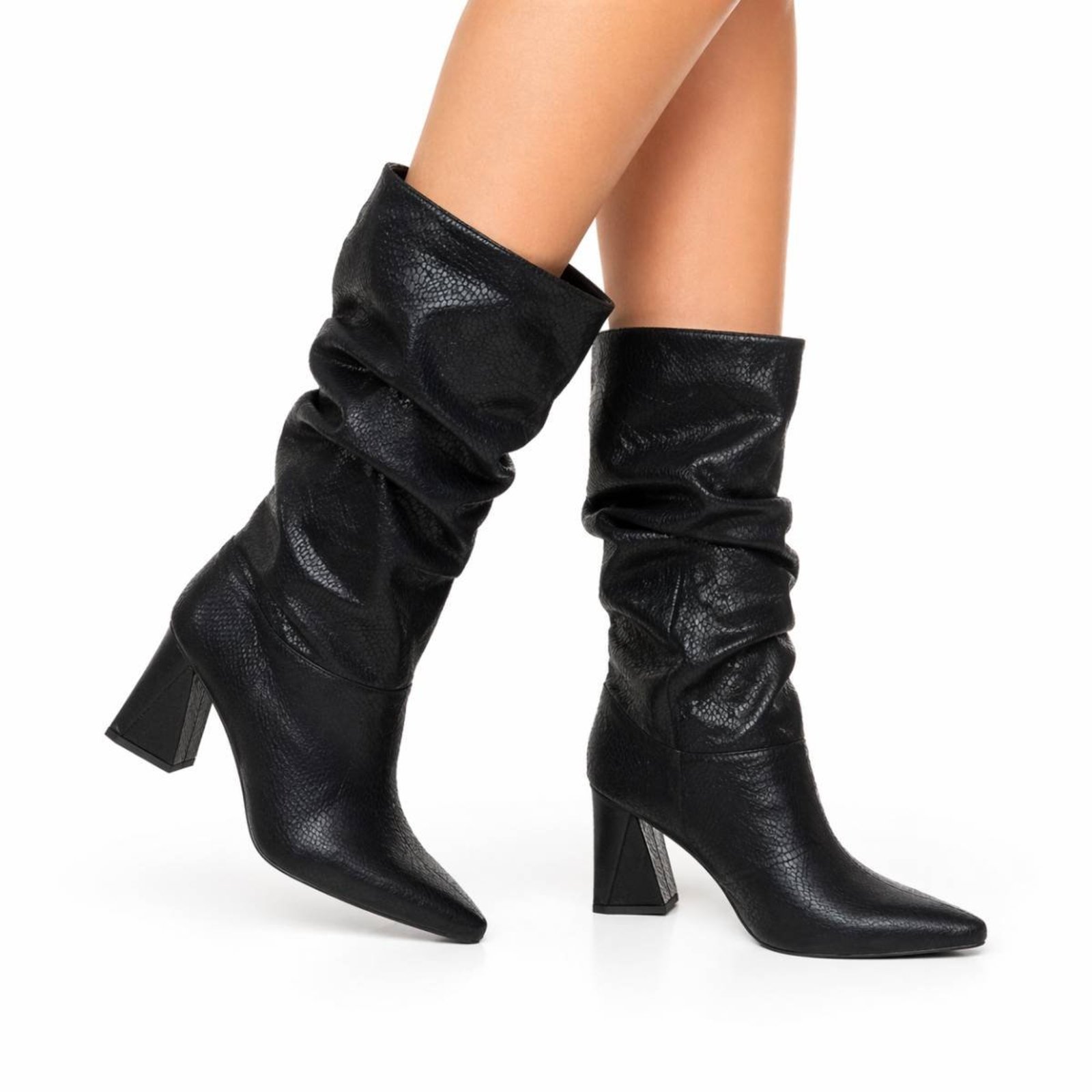 Bota Feminina Slouchy Salto Médio Triangular 23021 Cristal Preto