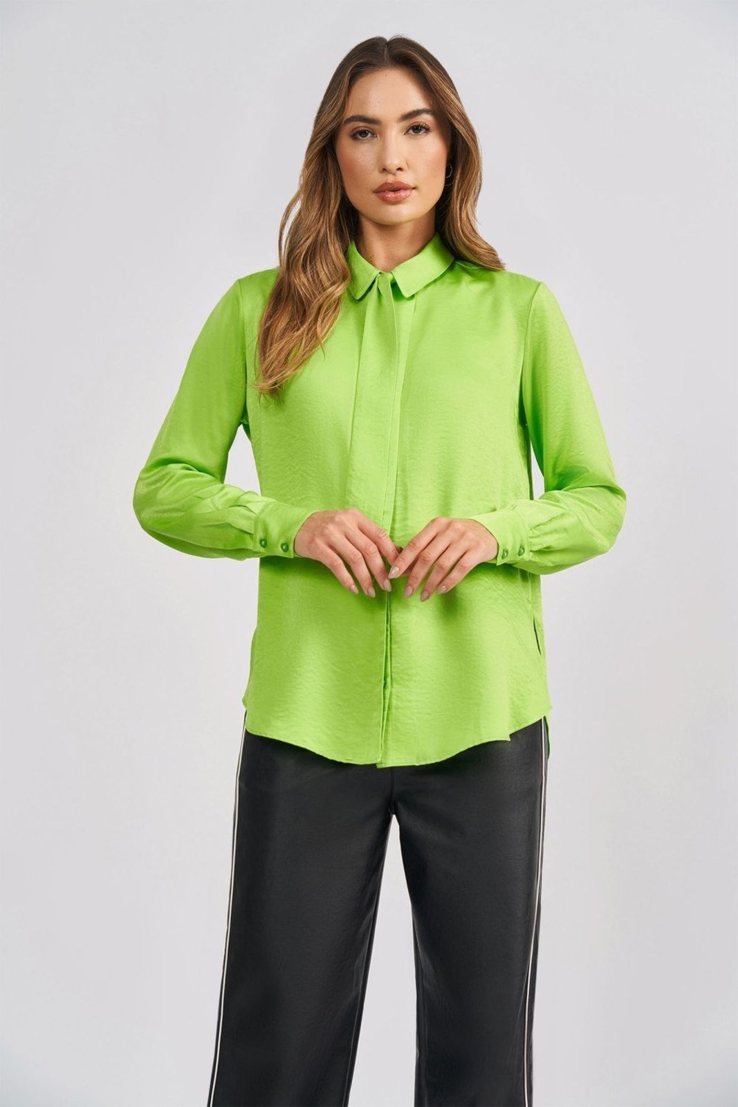Camisa Manga Longa Acetinada Feminina Acostamento