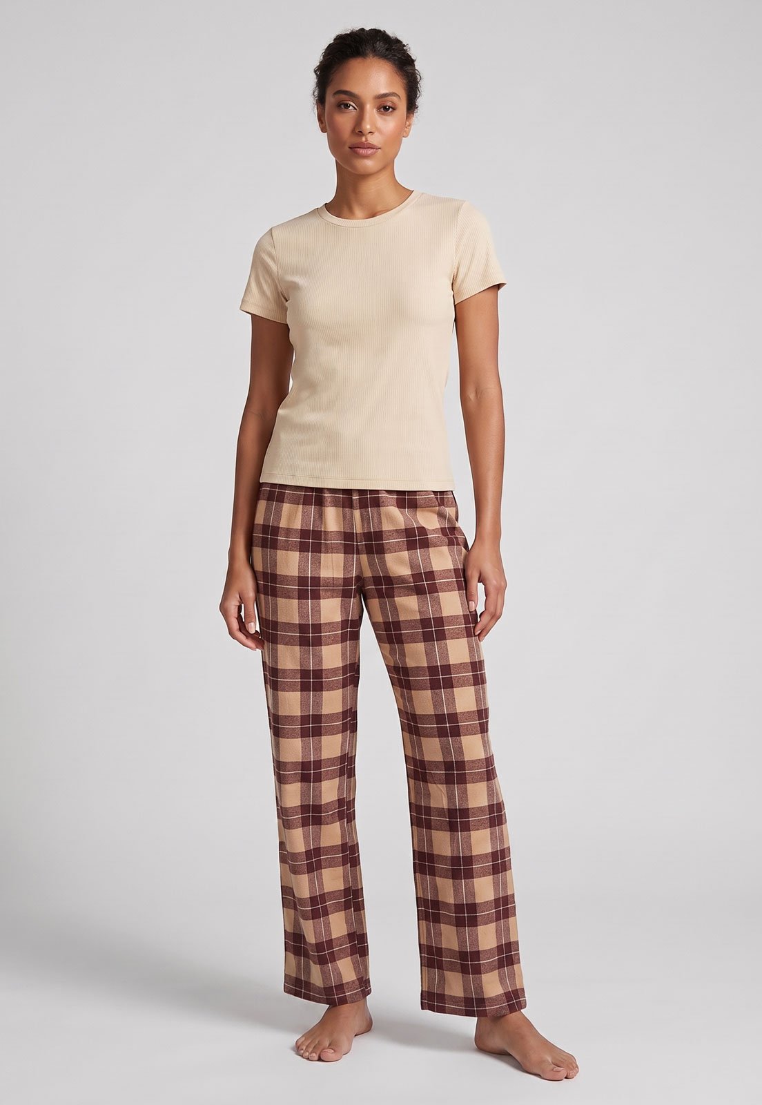 Conjunto de Pijama Feminino Hering Blusa Canelada e Calça Flanela Xadrez Bege