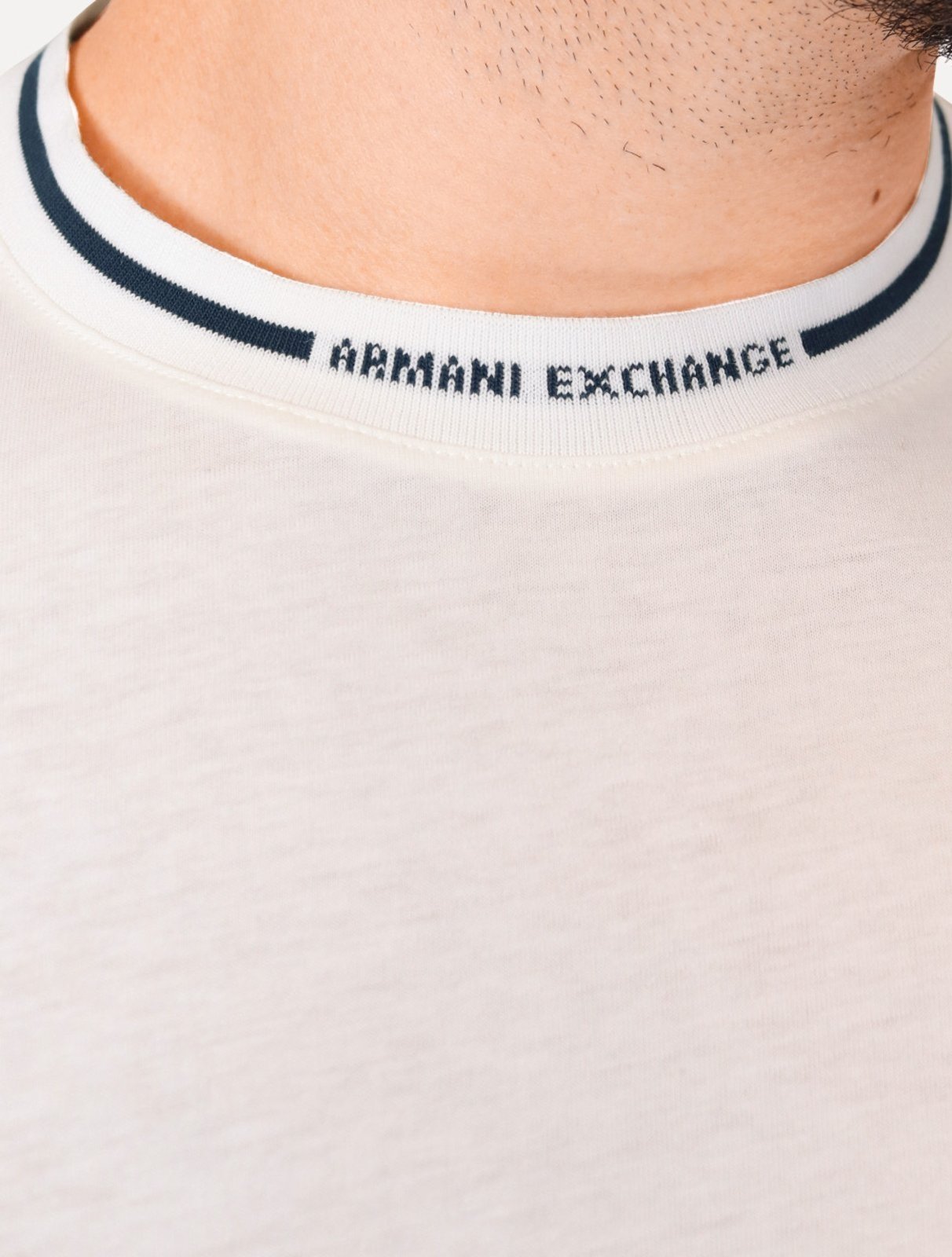 Vista 3 Camiseta Armani Exchange Masculina Regular Fit Marca Gola Off-White off-white white Armani Exchange off-white white