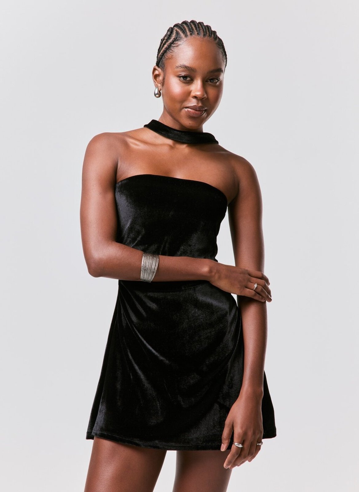 Vestido De Veludo Com Lenço Fino