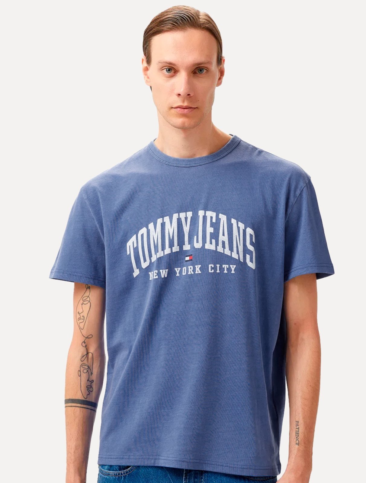 Vista 2 Camiseta Tommy Jeans Masculina Regular Logo Varsity Washed Royal azul Tommy Jeans azul