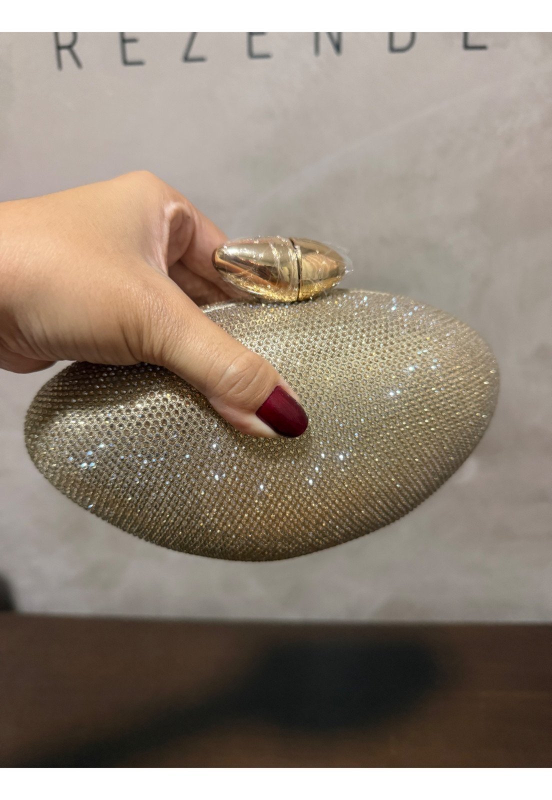 Clutch Futuristica Brilho Dourado