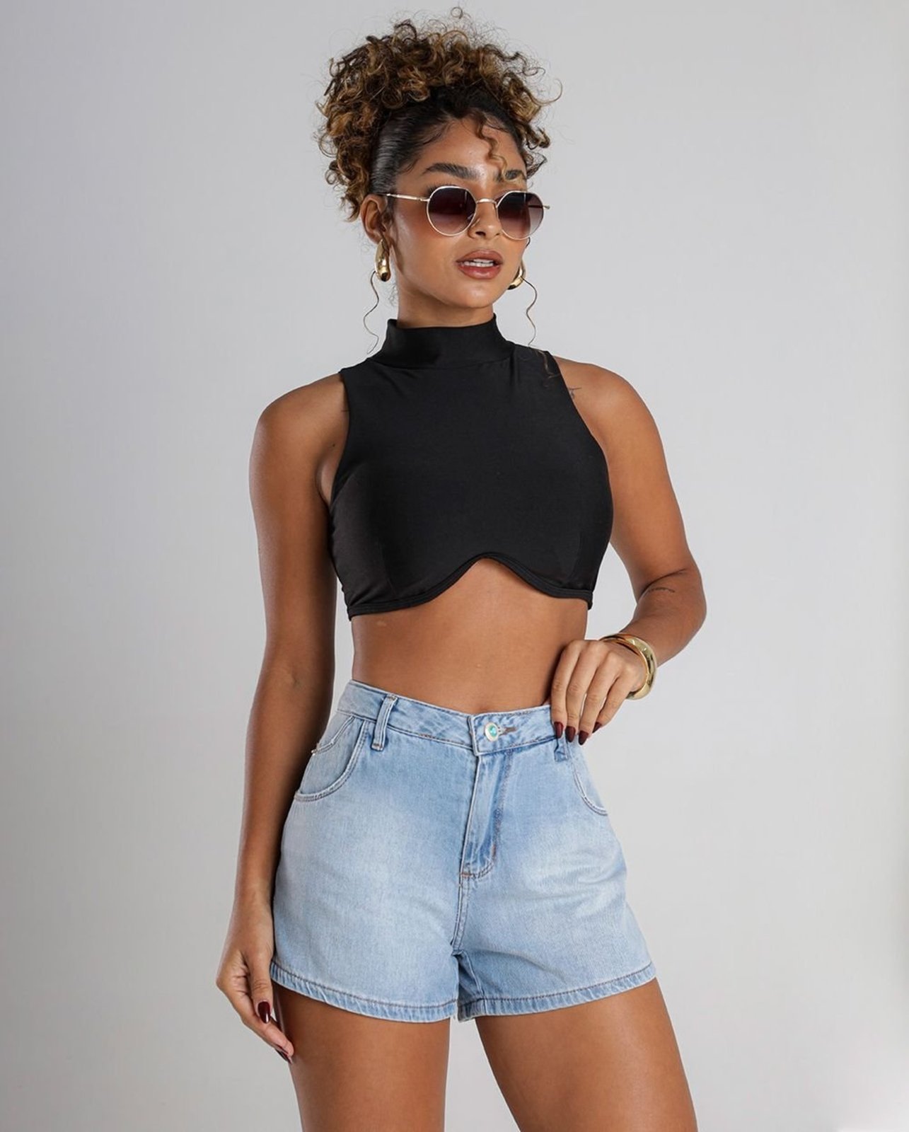 Shorts Jeans Mom Feminino Cintura Alta Detalhe Bolso Ana Castela 24360 Clara Consciência