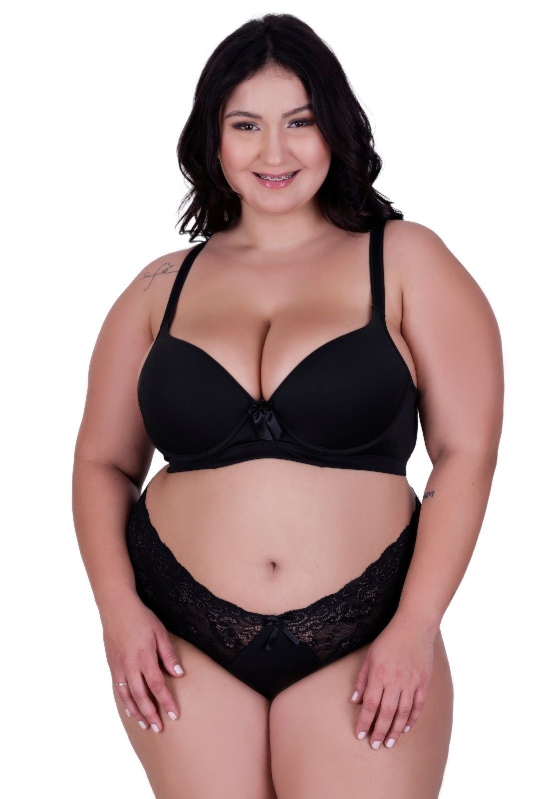 Conjunto de Lingerie Plus Size Sutiã e Calcinha Cintura Alta de Renda Terra e Mar Preto