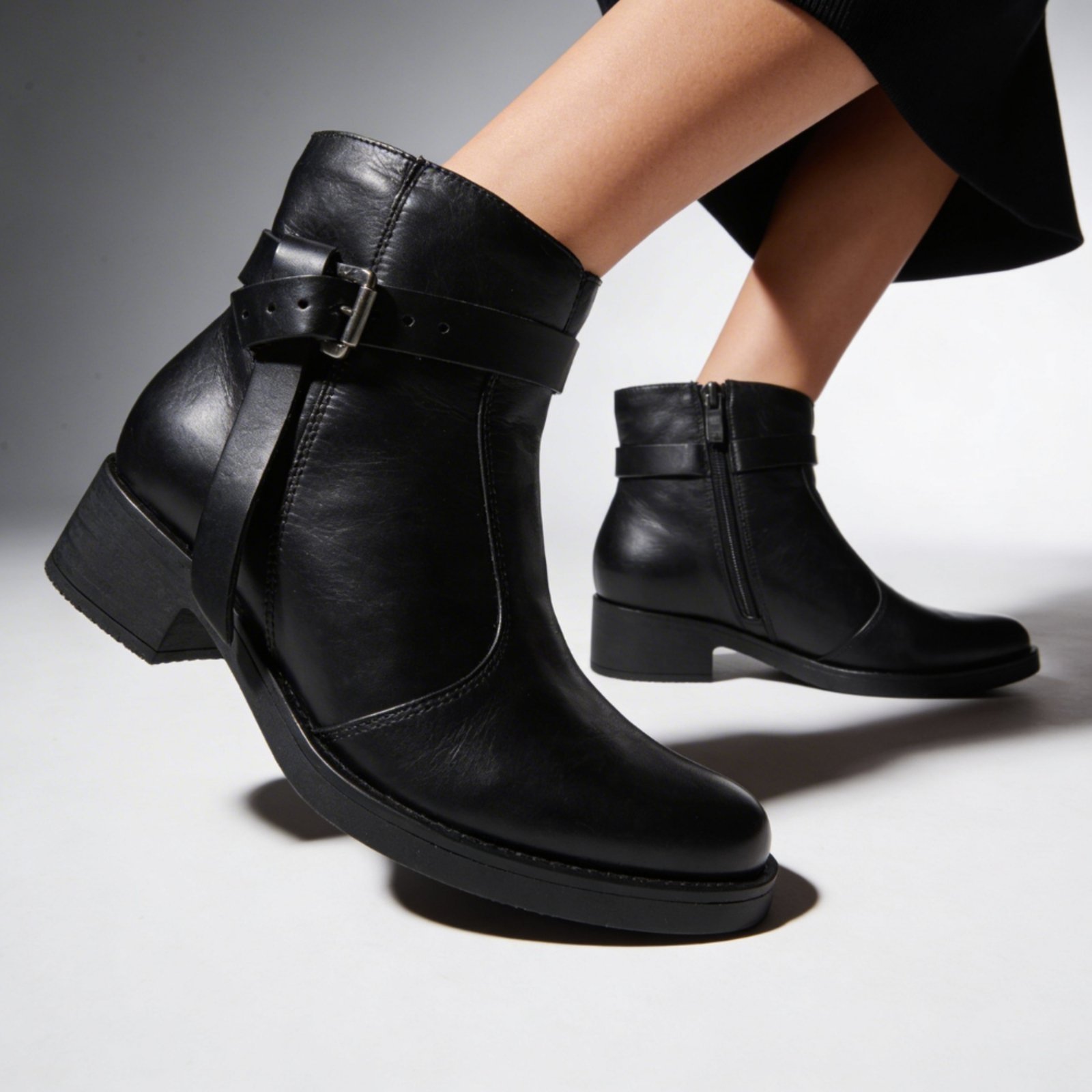 Bota Casual Feminina Em Couro Cano Curto Moda Maria Paula Preta