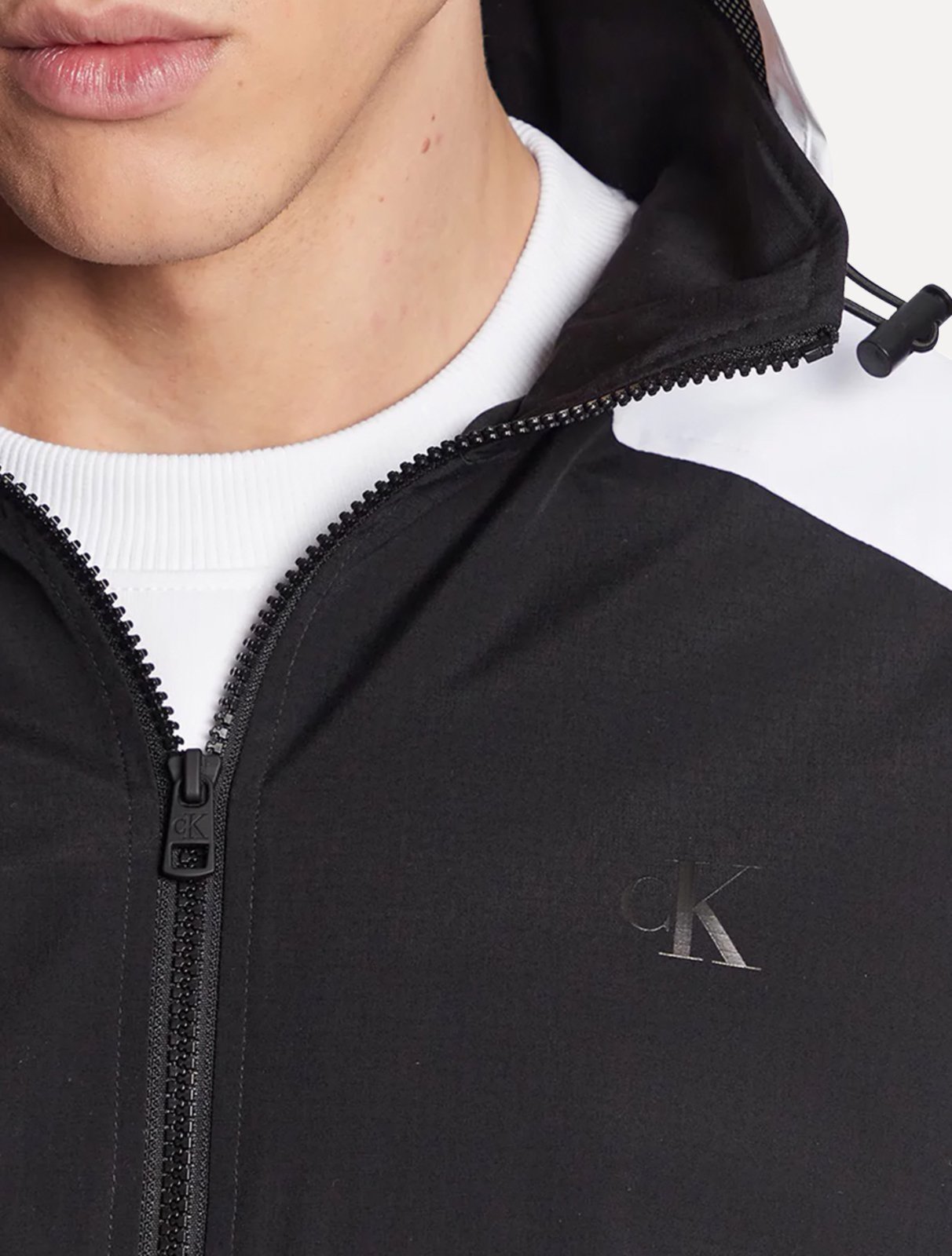 Vista 3 Jaqueta Calvin Klein Jeans Bomber Hoodie Colorblock Preta preto Calvin Klein preto
