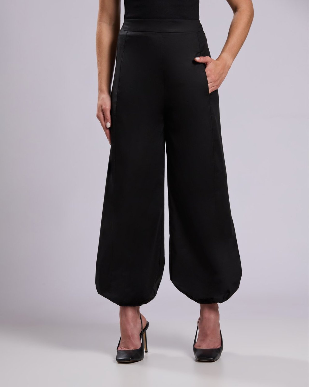 Calça Alladin com Bolsos Letícia Preto