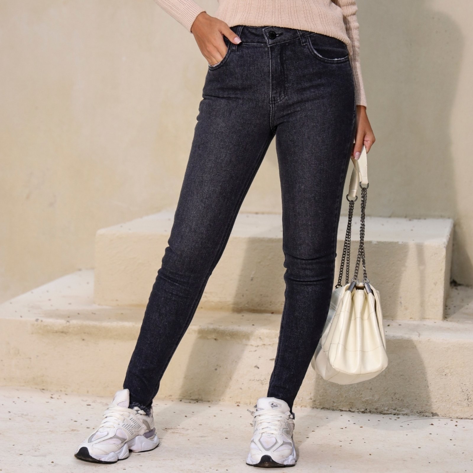 Calça Jeans Skinny Barra Desfiada Feminino Revanche Clavenna